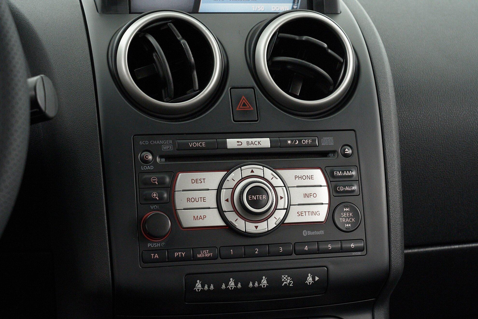 Nissan Qashqai 2009, серебряный