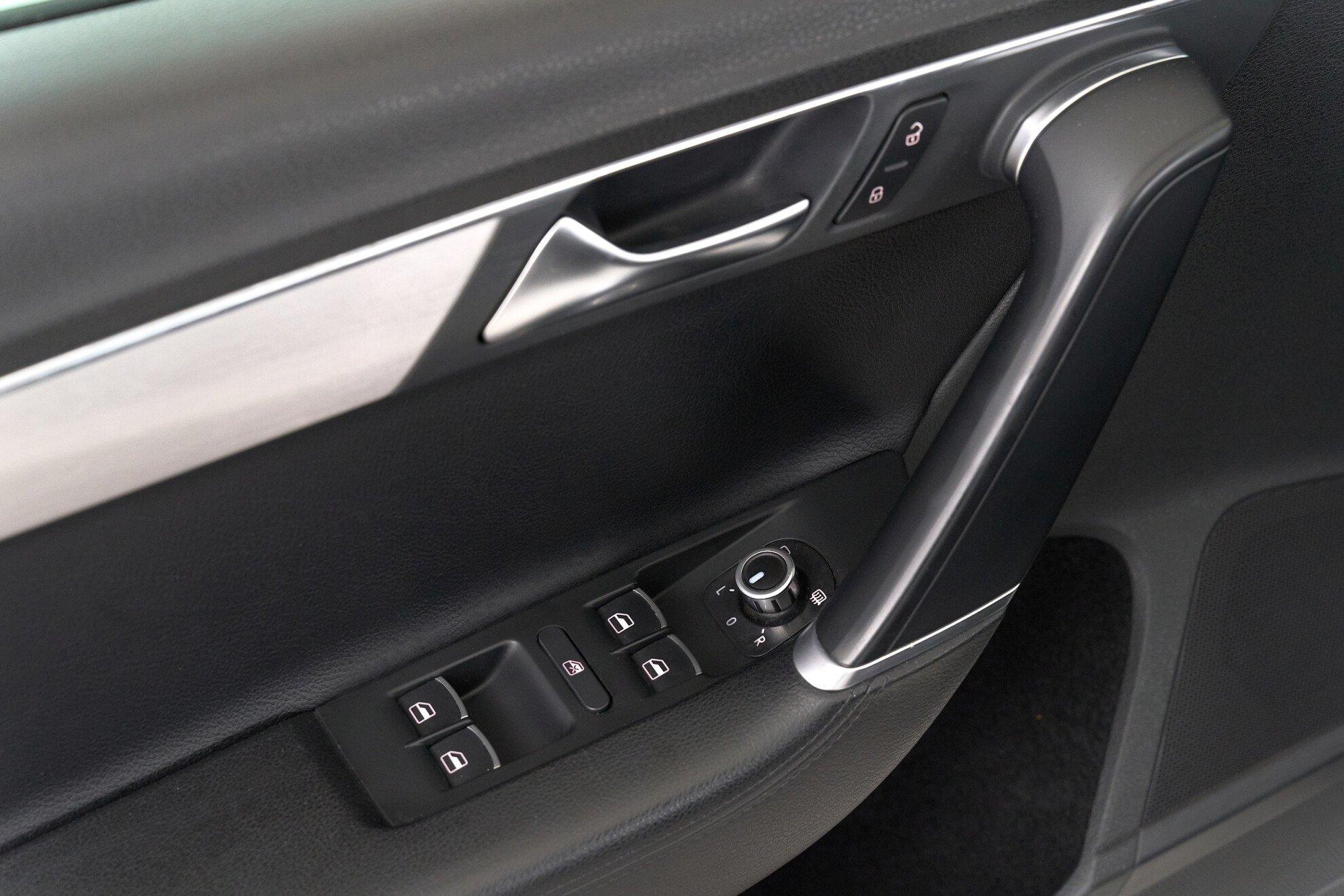 Volkswagen Passat 2011, белый