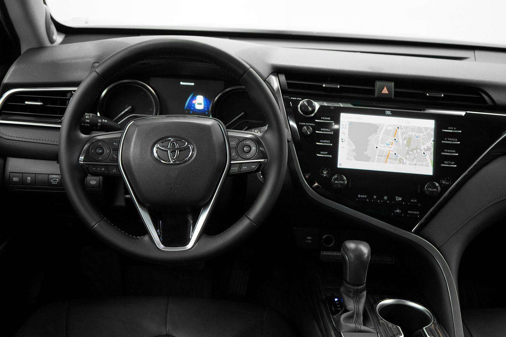 Toyota Camry 2020, черный