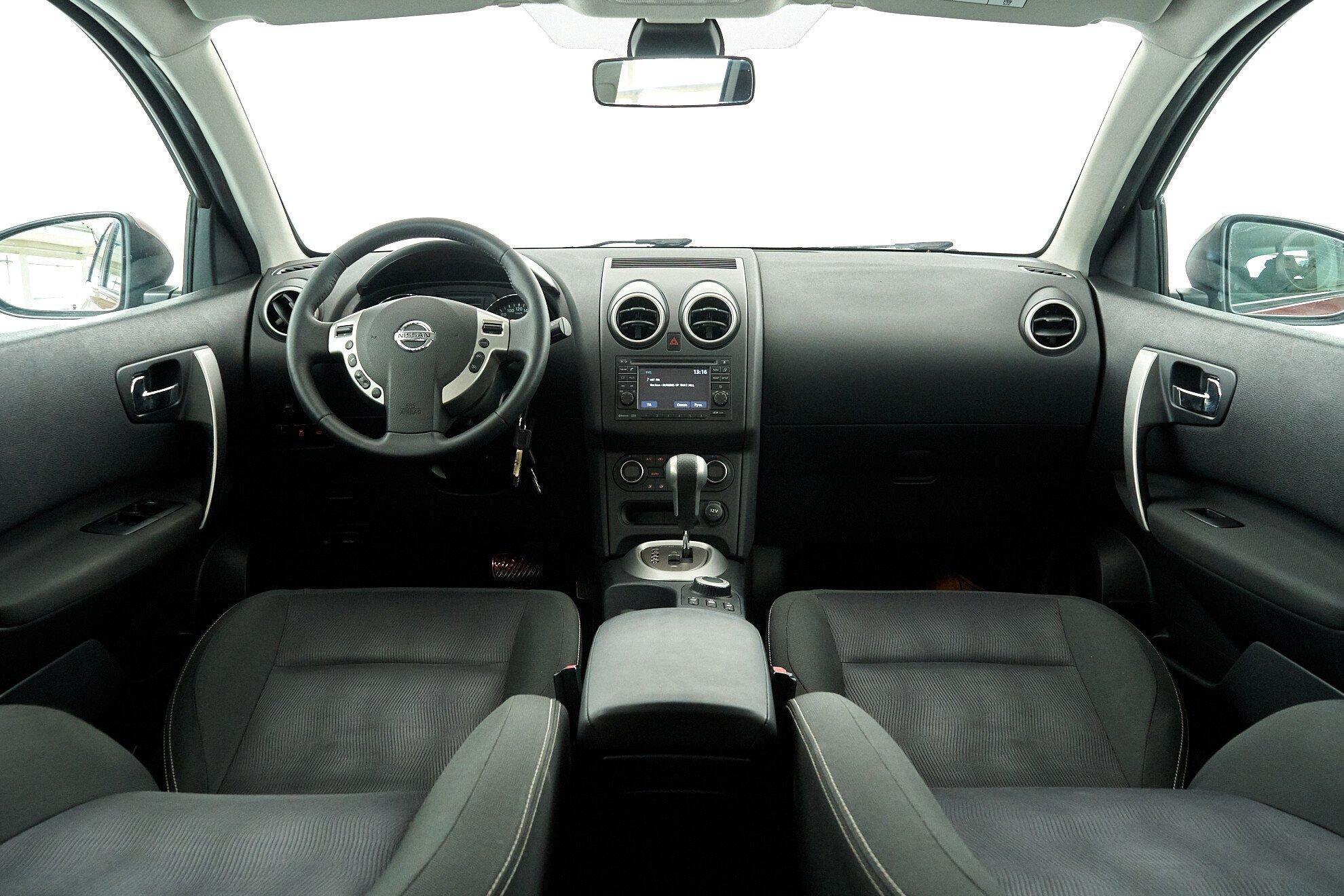 Nissan Qashqai 2013, красный