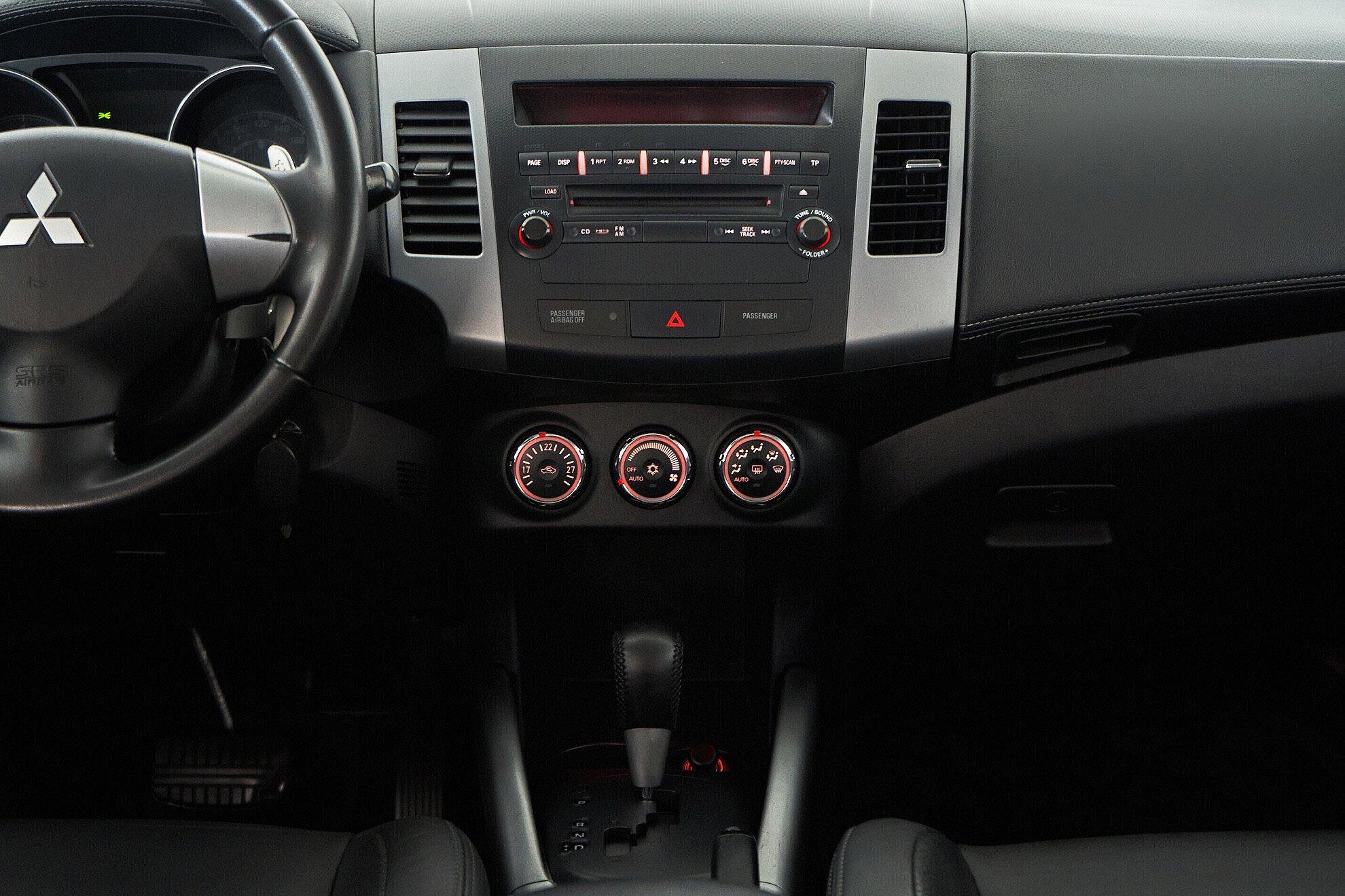 Mitsubishi Outlander 2011, коричневый