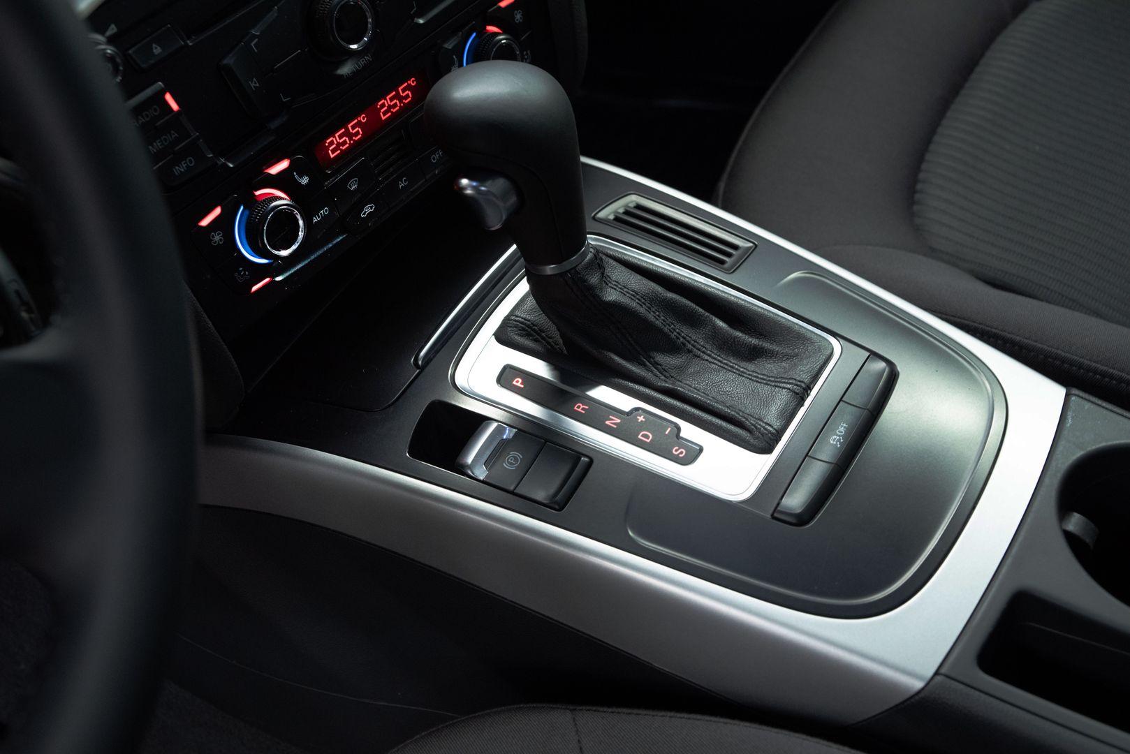 Audi A4 2011, белый