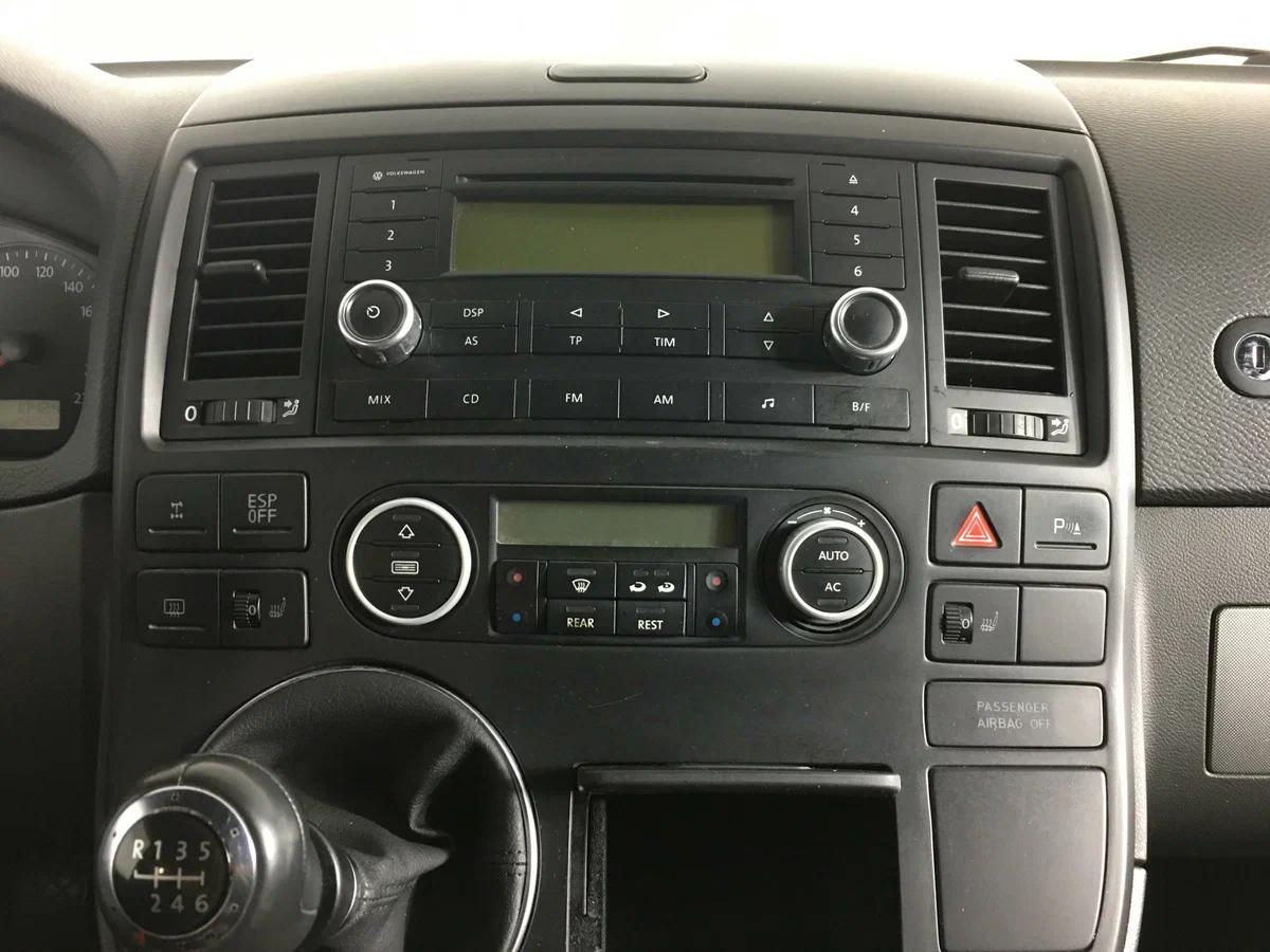 Volkswagen Multivan 2009, черный