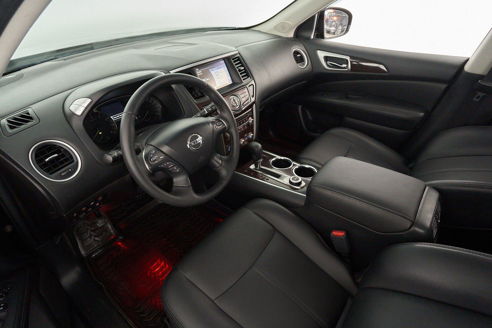 Nissan Pathfinder 2014, черный