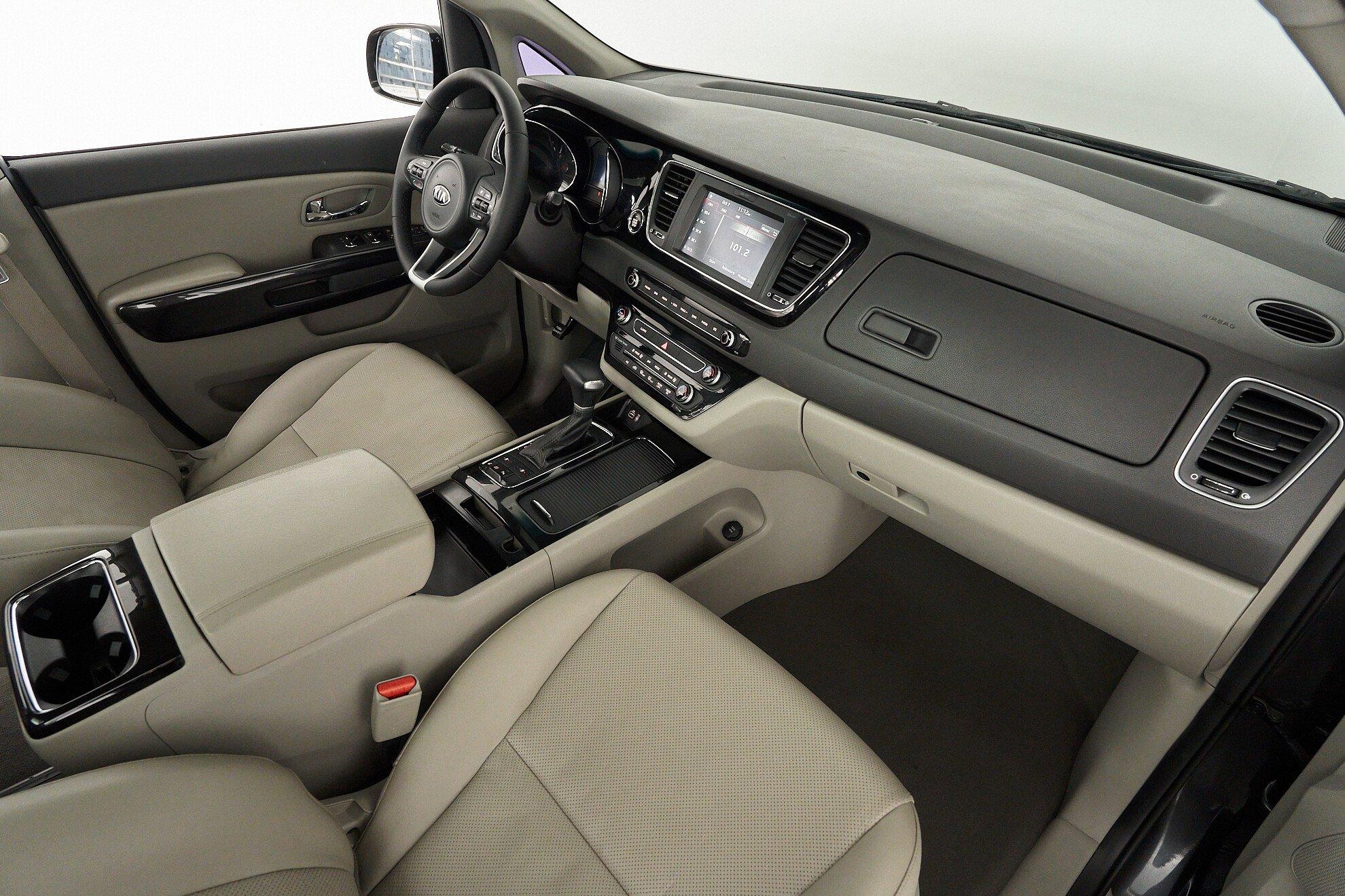 Kia Carnival 2017, серый