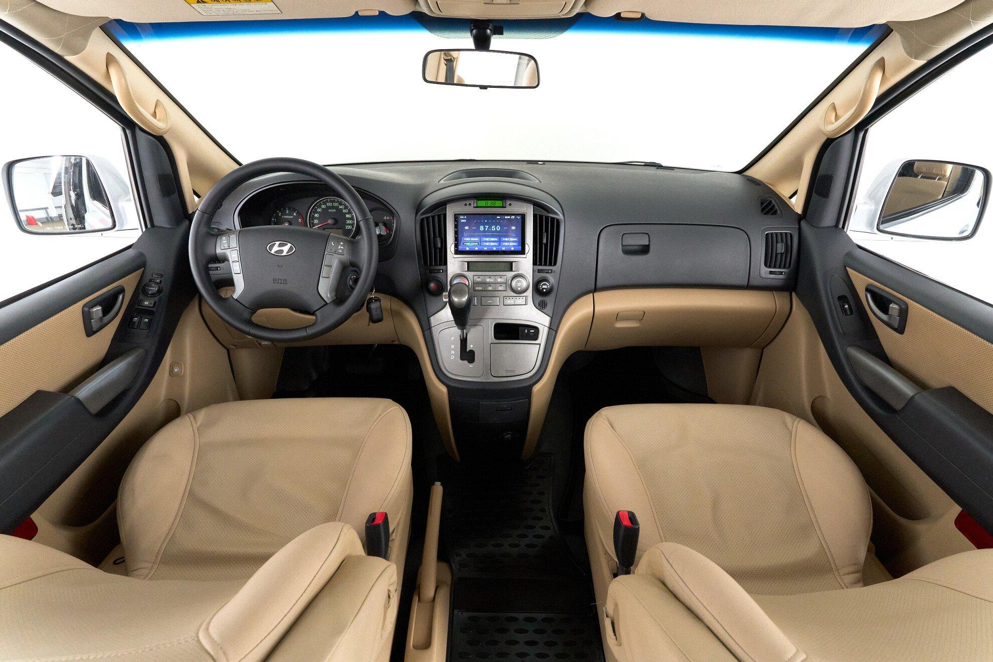 Hyundai Grand Starex 2012, серый