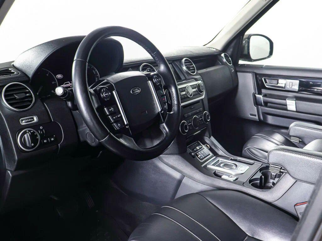 Land Rover Discovery 2016, коричневый