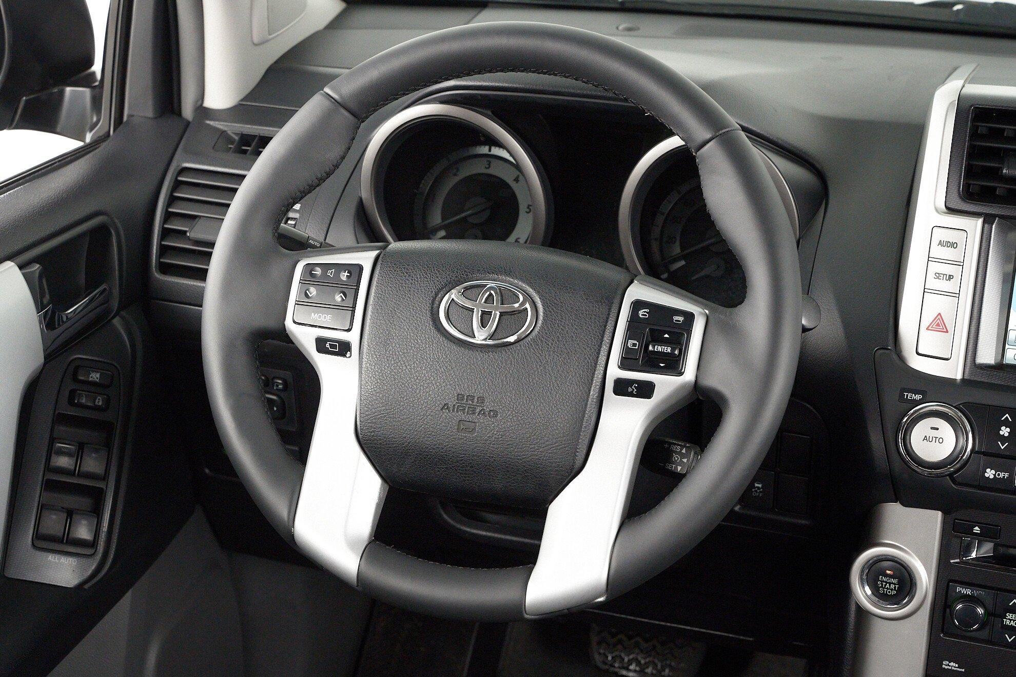 Toyota Land Cruiser Prado 2011, серый