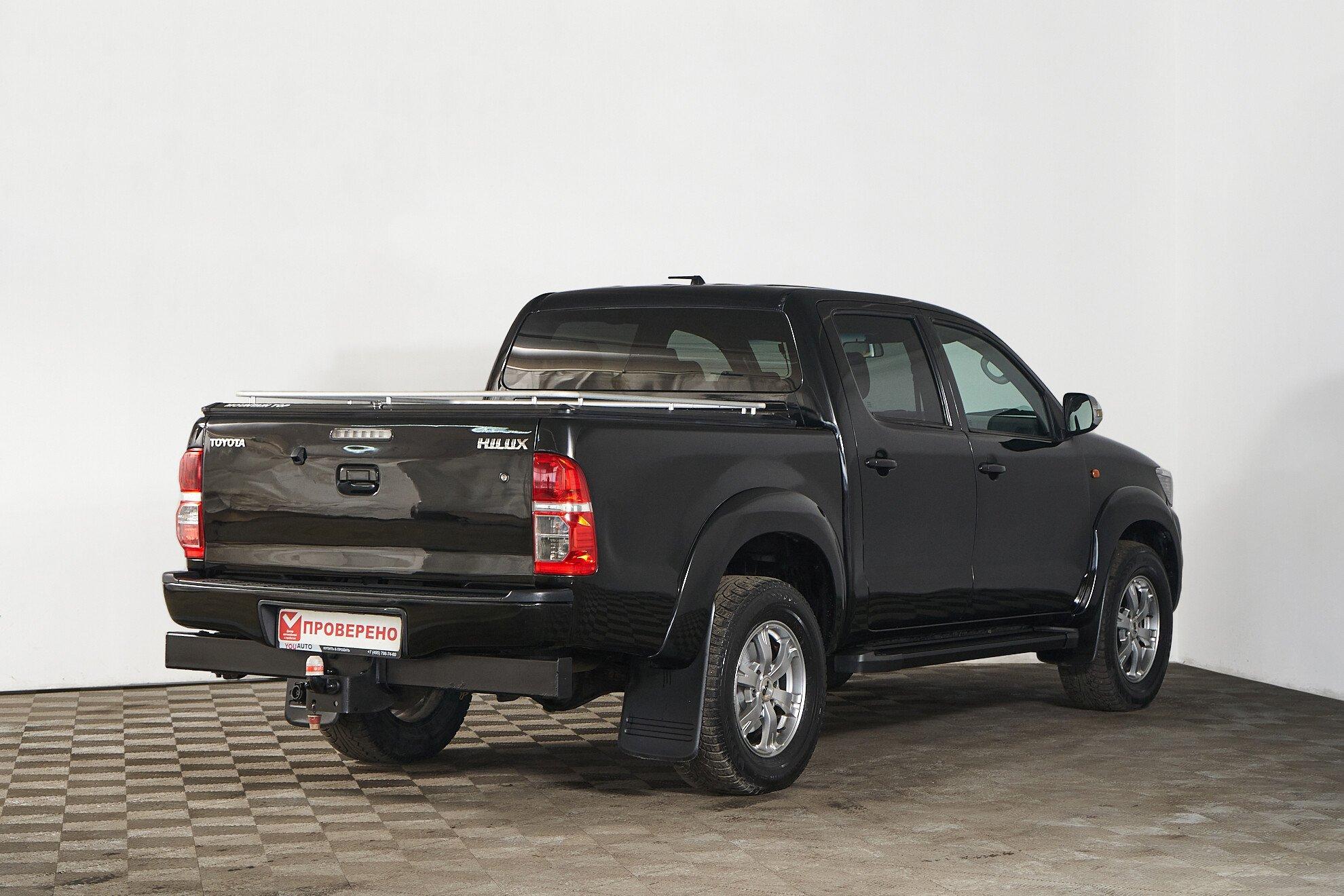 Toyota Hilux 2013, черный