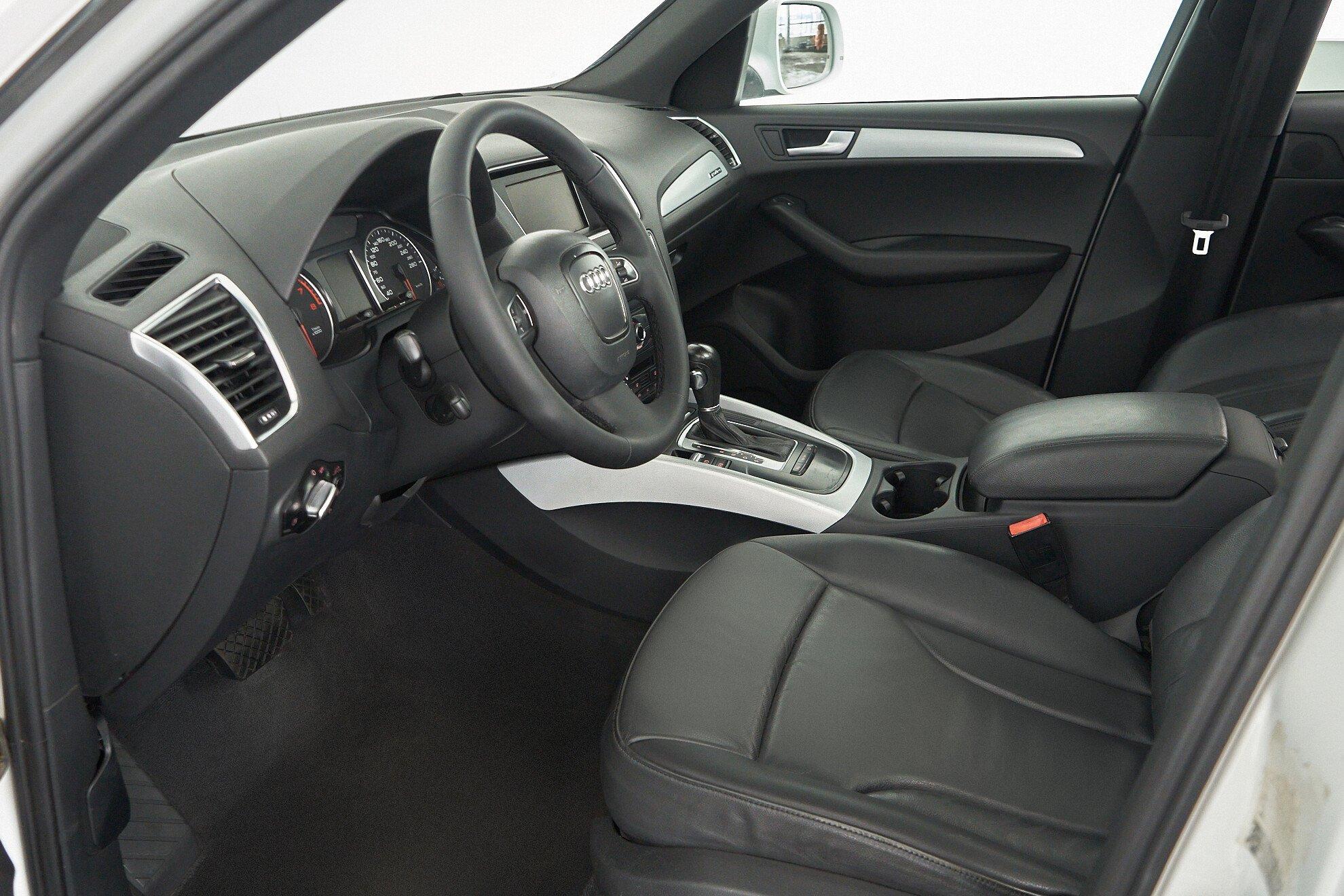 Audi Q5 2010, белый