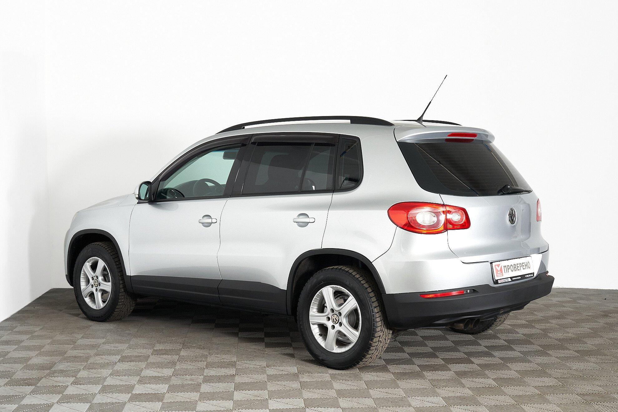 Volkswagen Tiguan 2011, серебряный