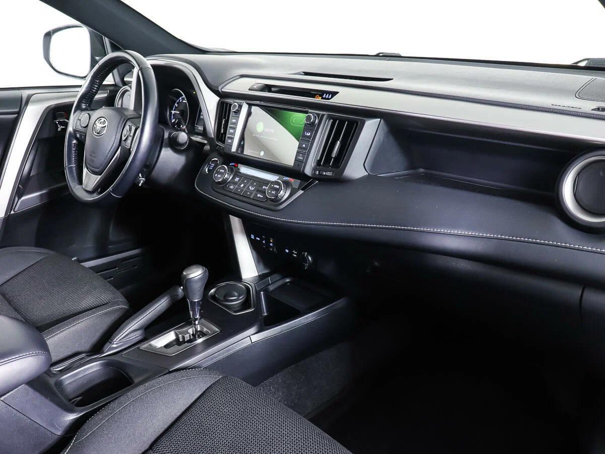 Toyota RAV4 2019, белый