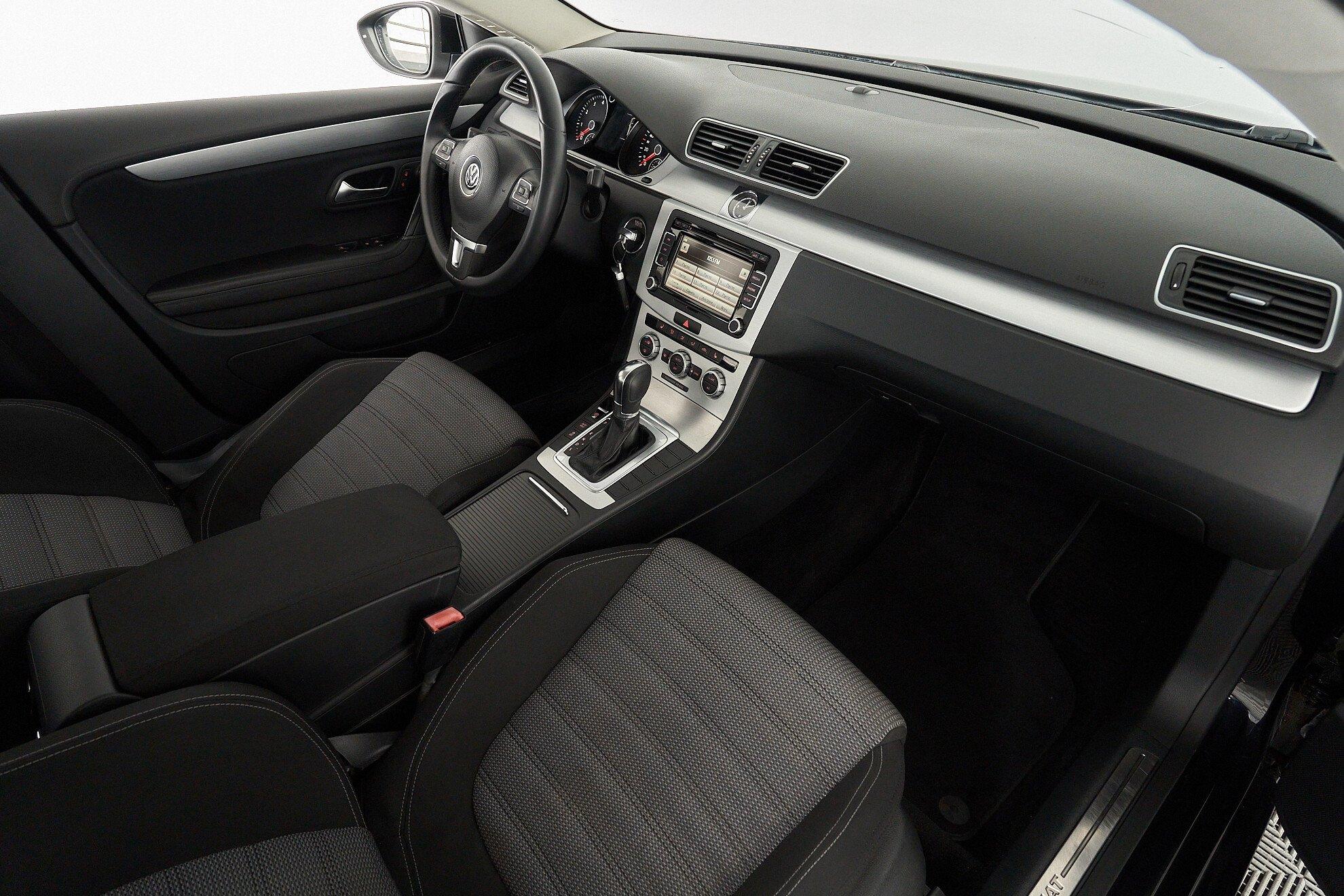 Volkswagen Passat CC 2012, черный