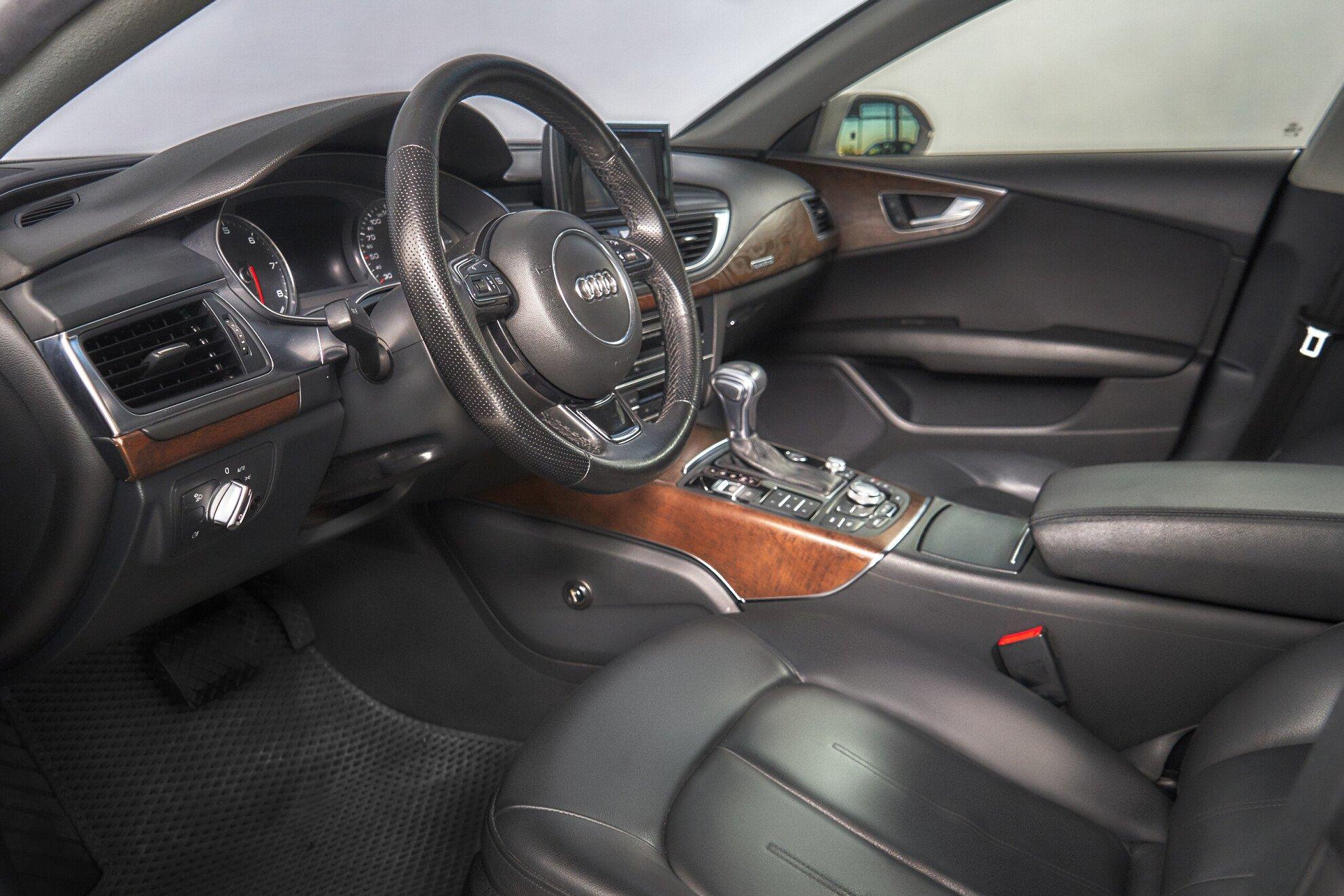 Audi A7 2013, черный