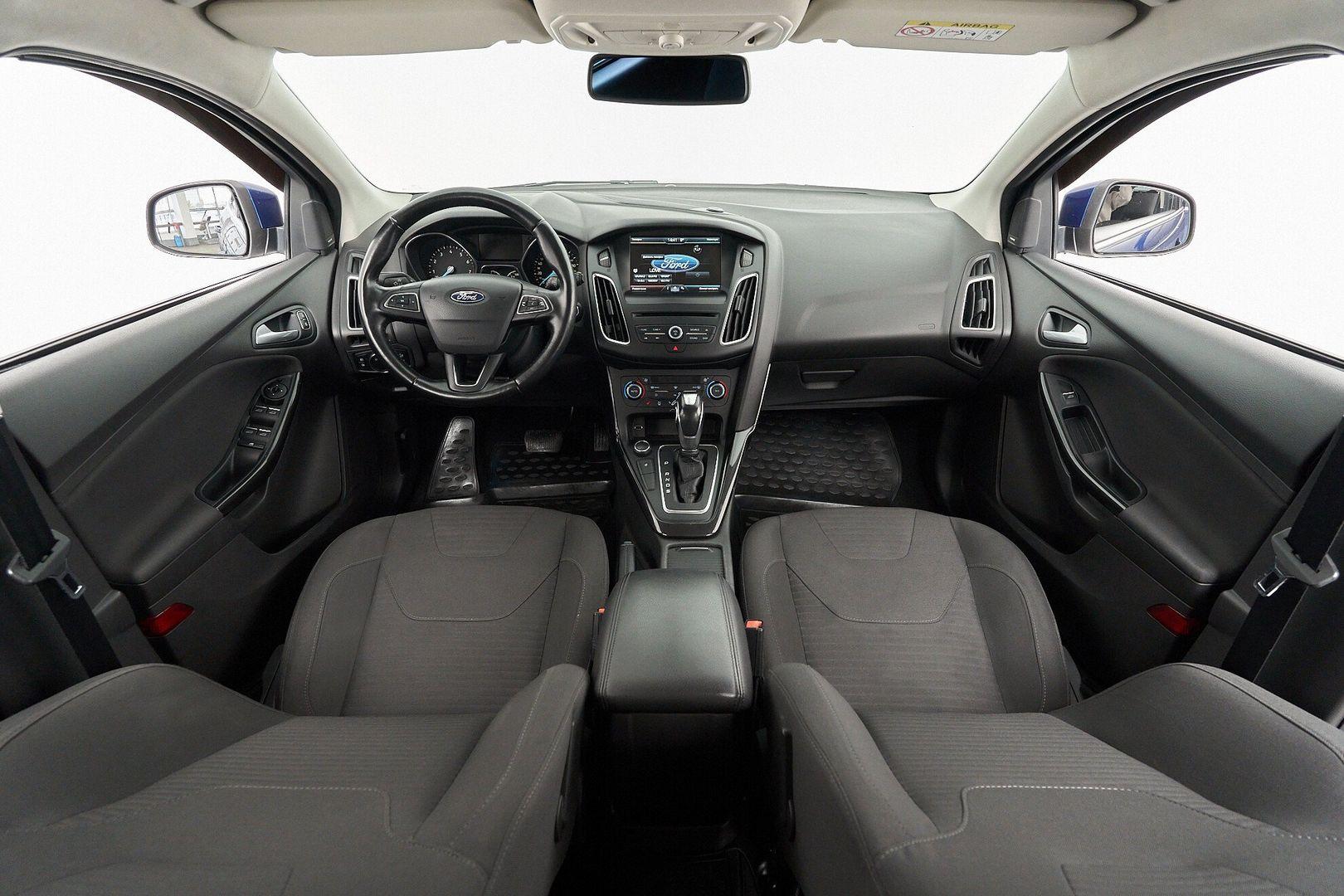 Ford Focus 2018, синий