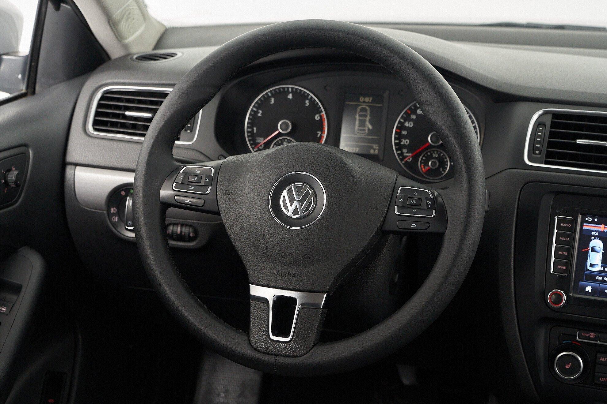 Volkswagen Jetta 2011, серебряный