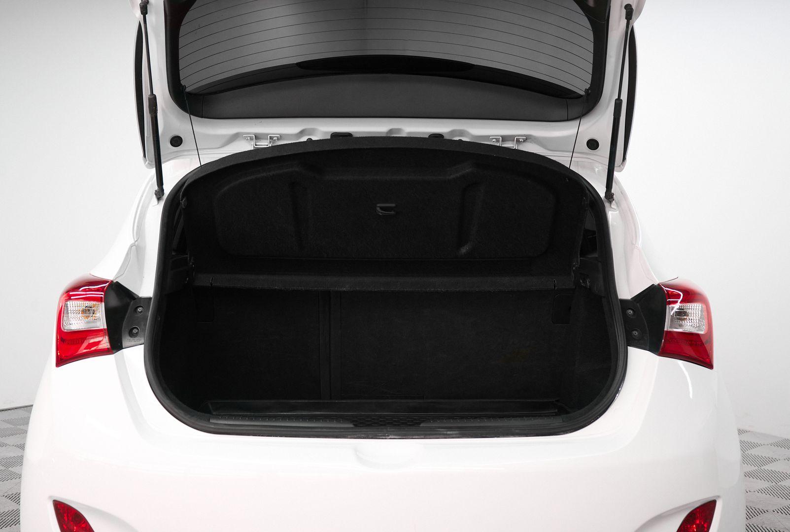 Hyundai i30 2012, белый