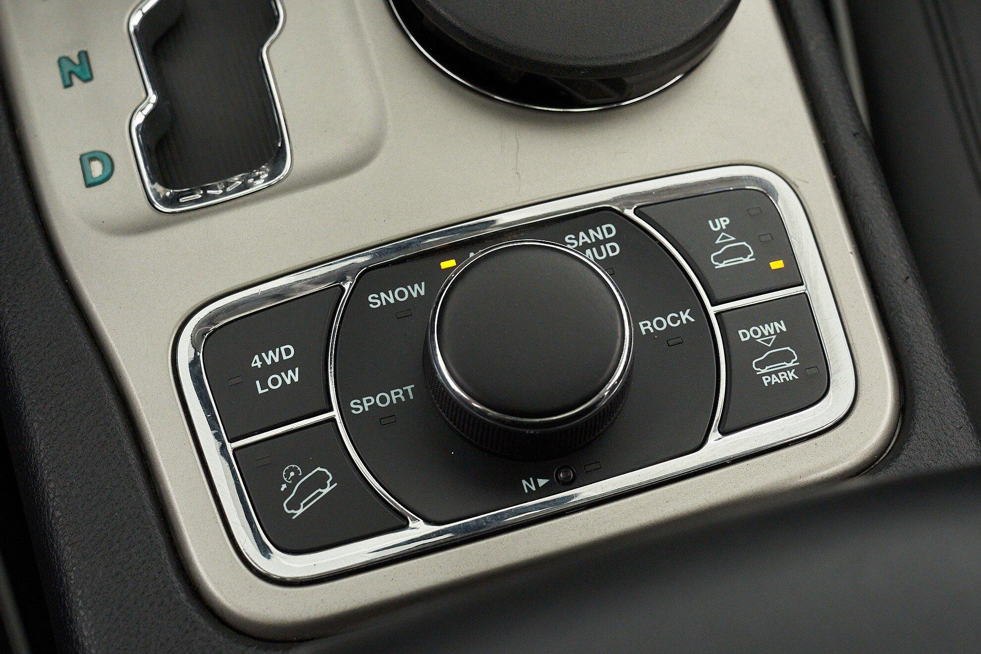 Jeep Grand Cherokee 2011, серый