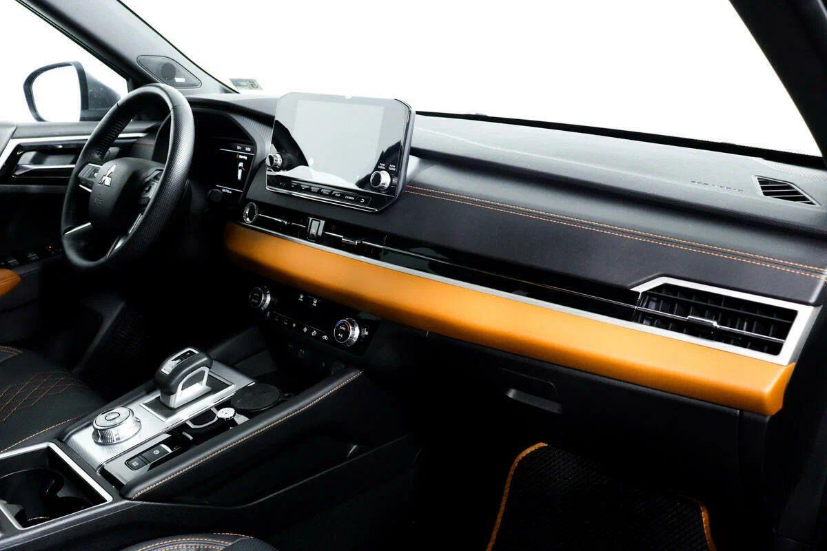 Mitsubishi Outlander 2023, серый