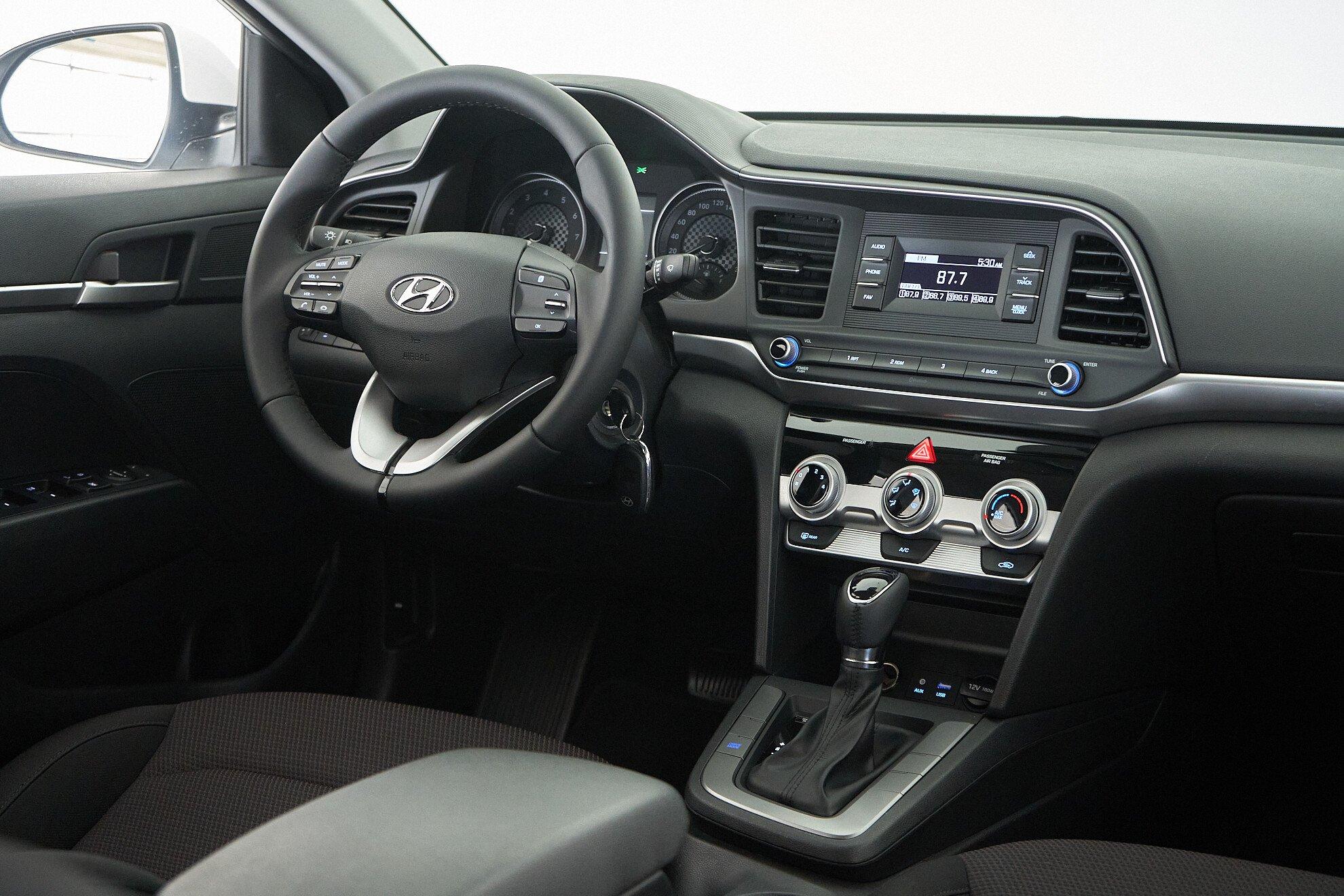 Hyundai Avante 2019, белый