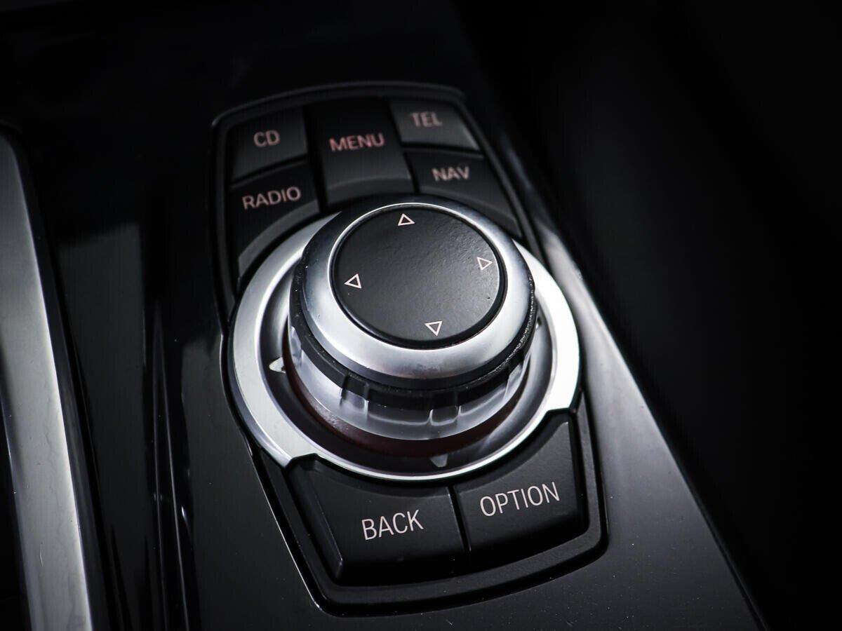 BMW 5 серии 2012, белый