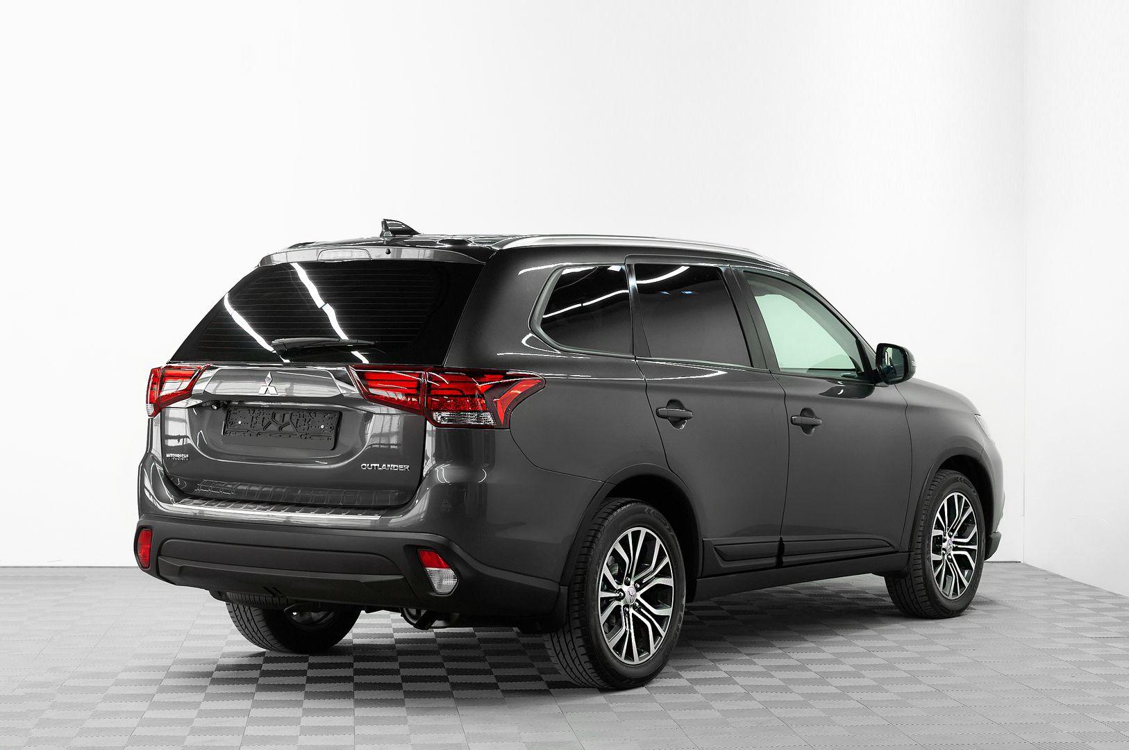 Mitsubishi Outlander 2018, серый