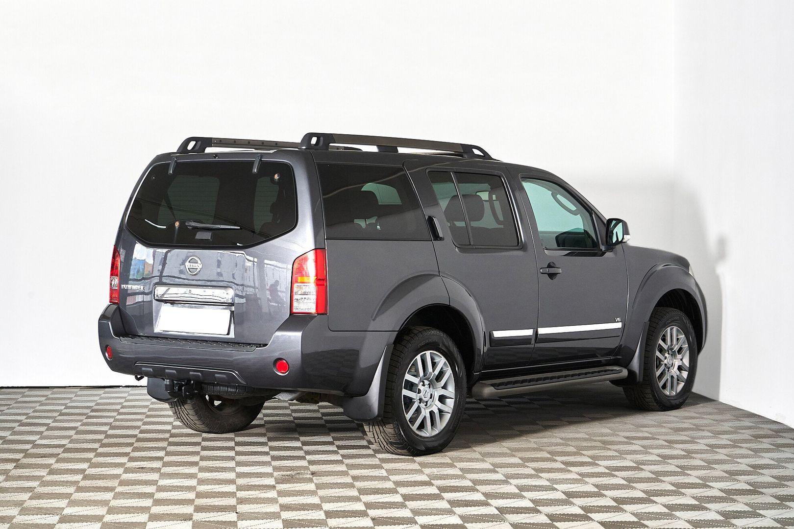 Nissan Pathfinder 2013, серый