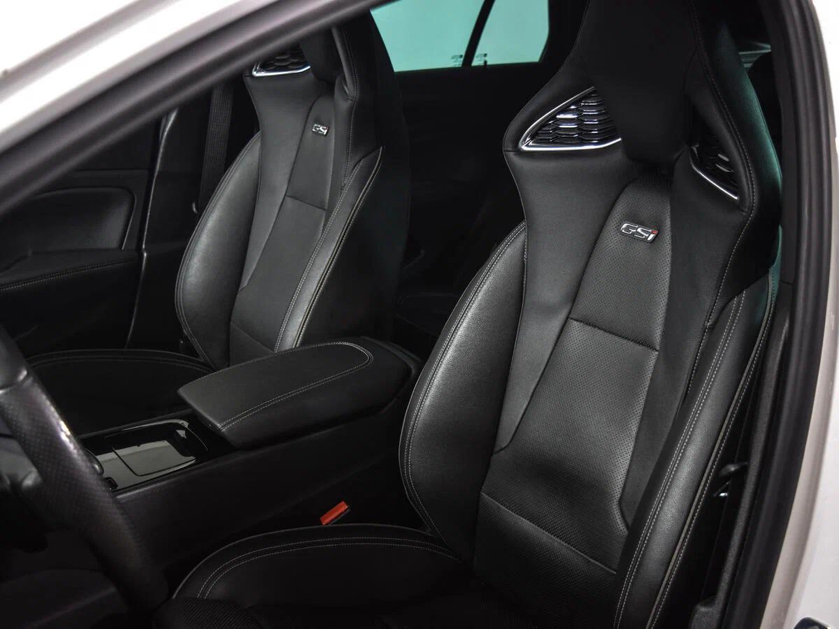 Opel Insignia 2020, белый