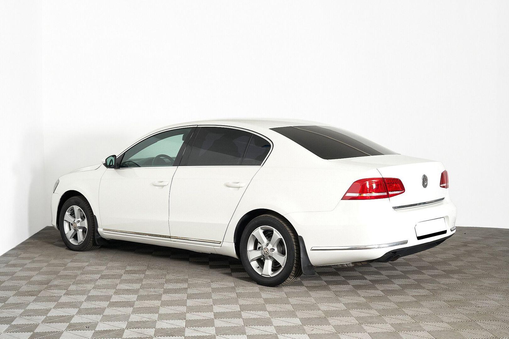 Volkswagen Passat 2012, белый
