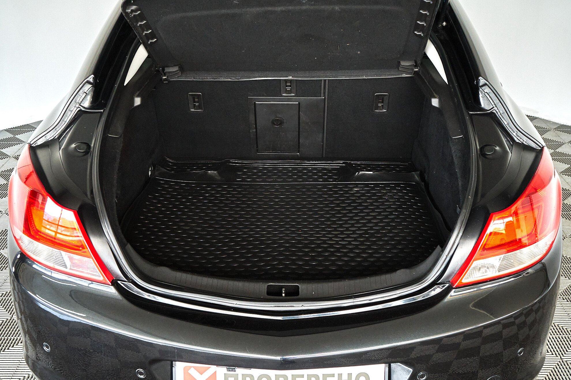 Opel Insignia 2010, черный