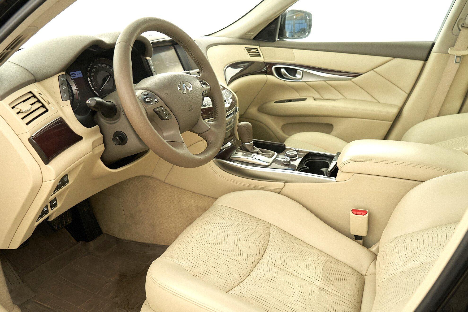 Infiniti Q70 2014, черный