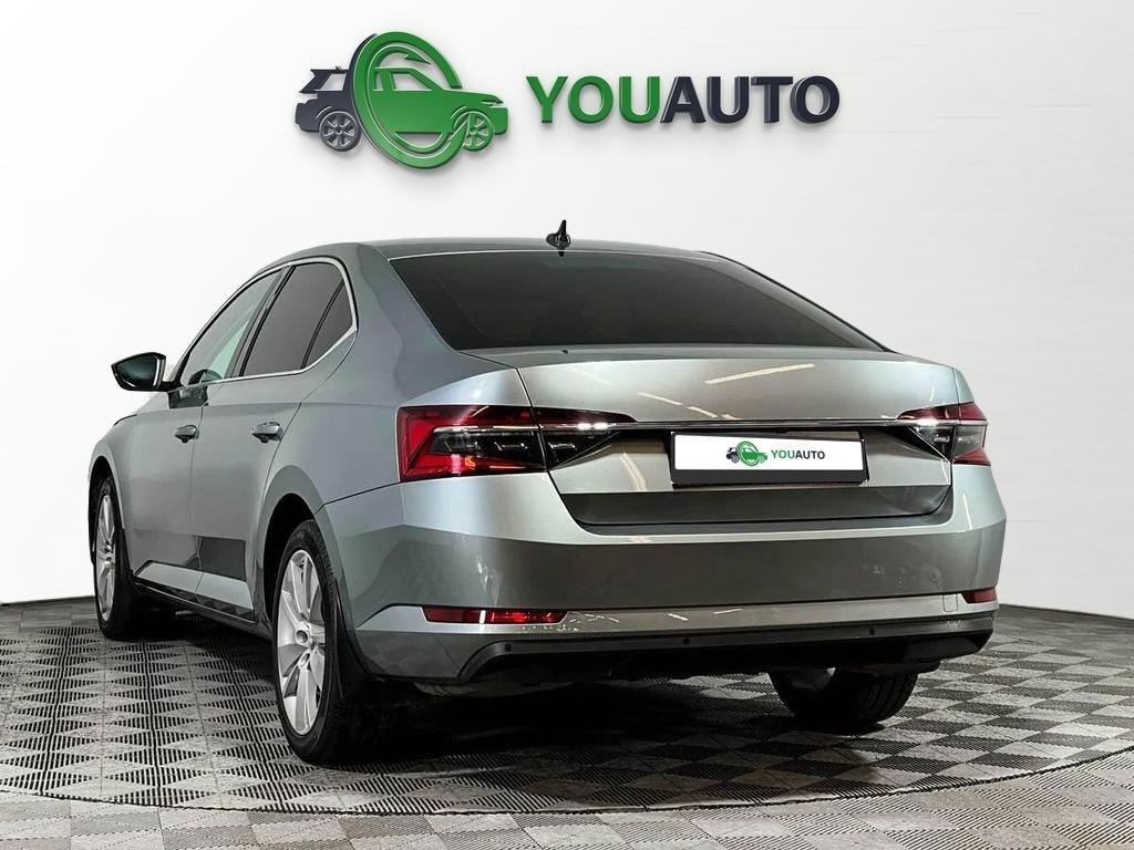 Skoda Superb 2020, серый