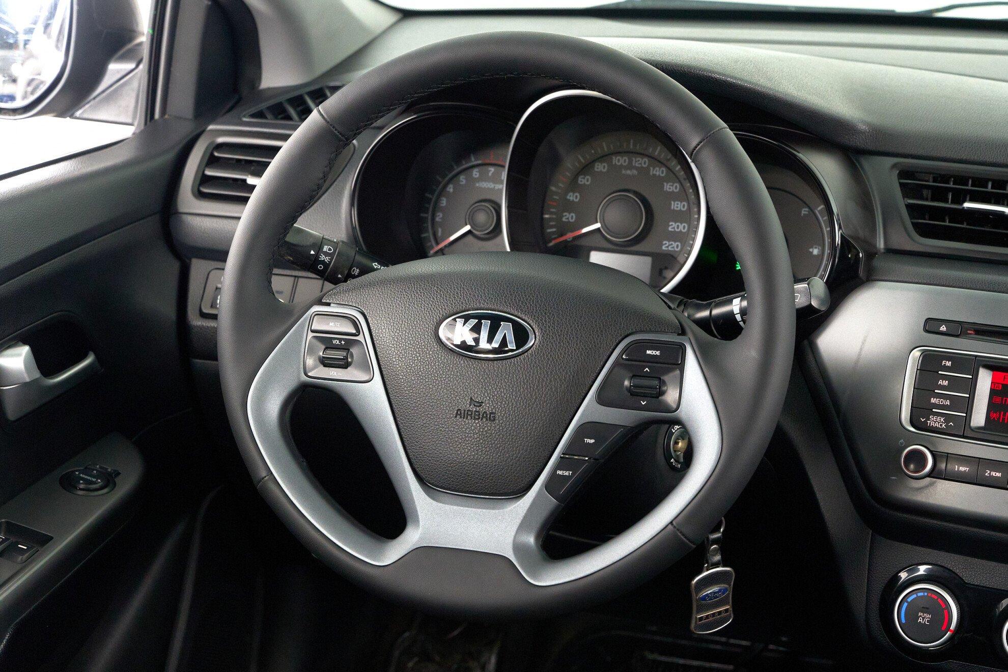 Kia Rio 2016, серый