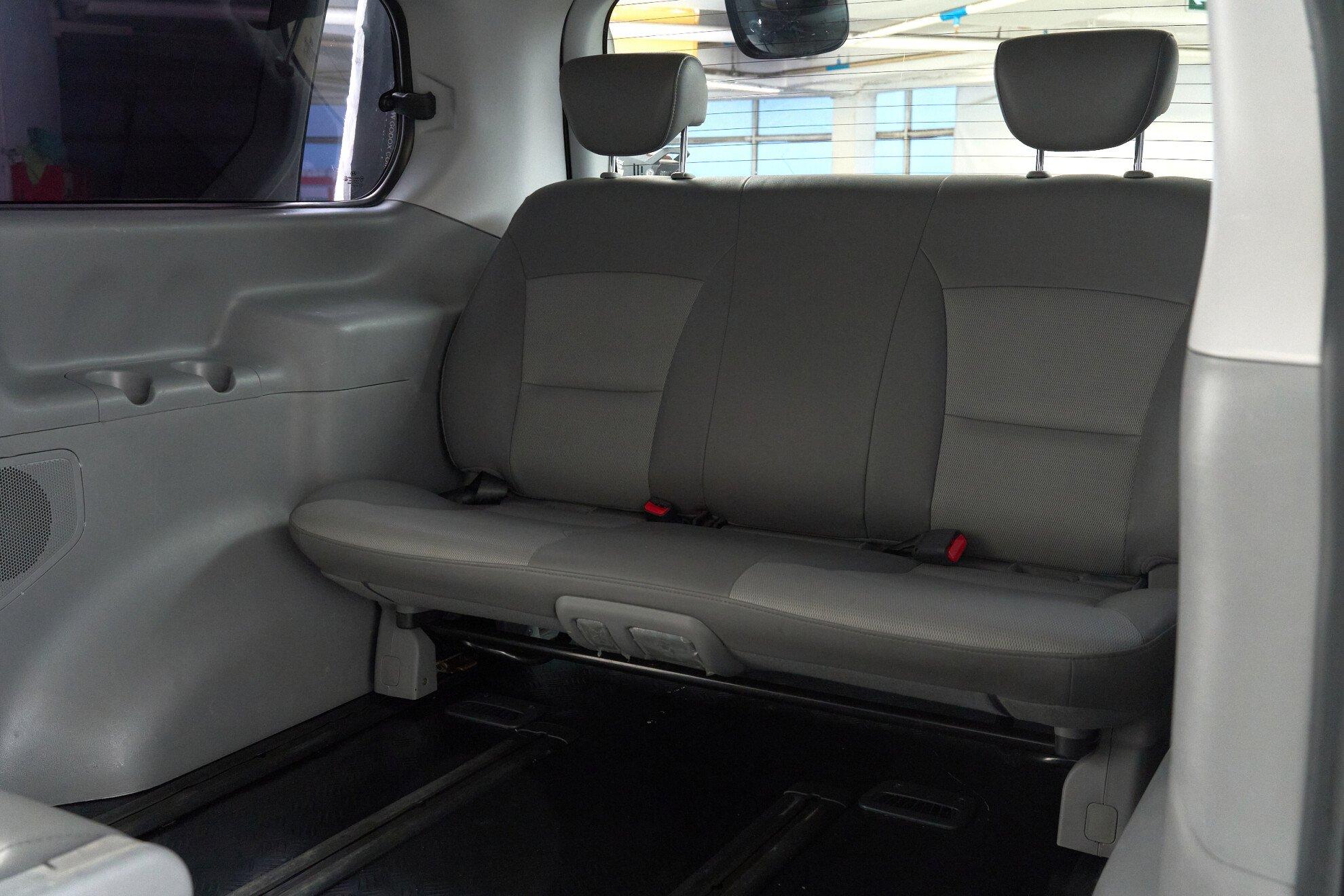 Hyundai Grand Starex 2012, белый