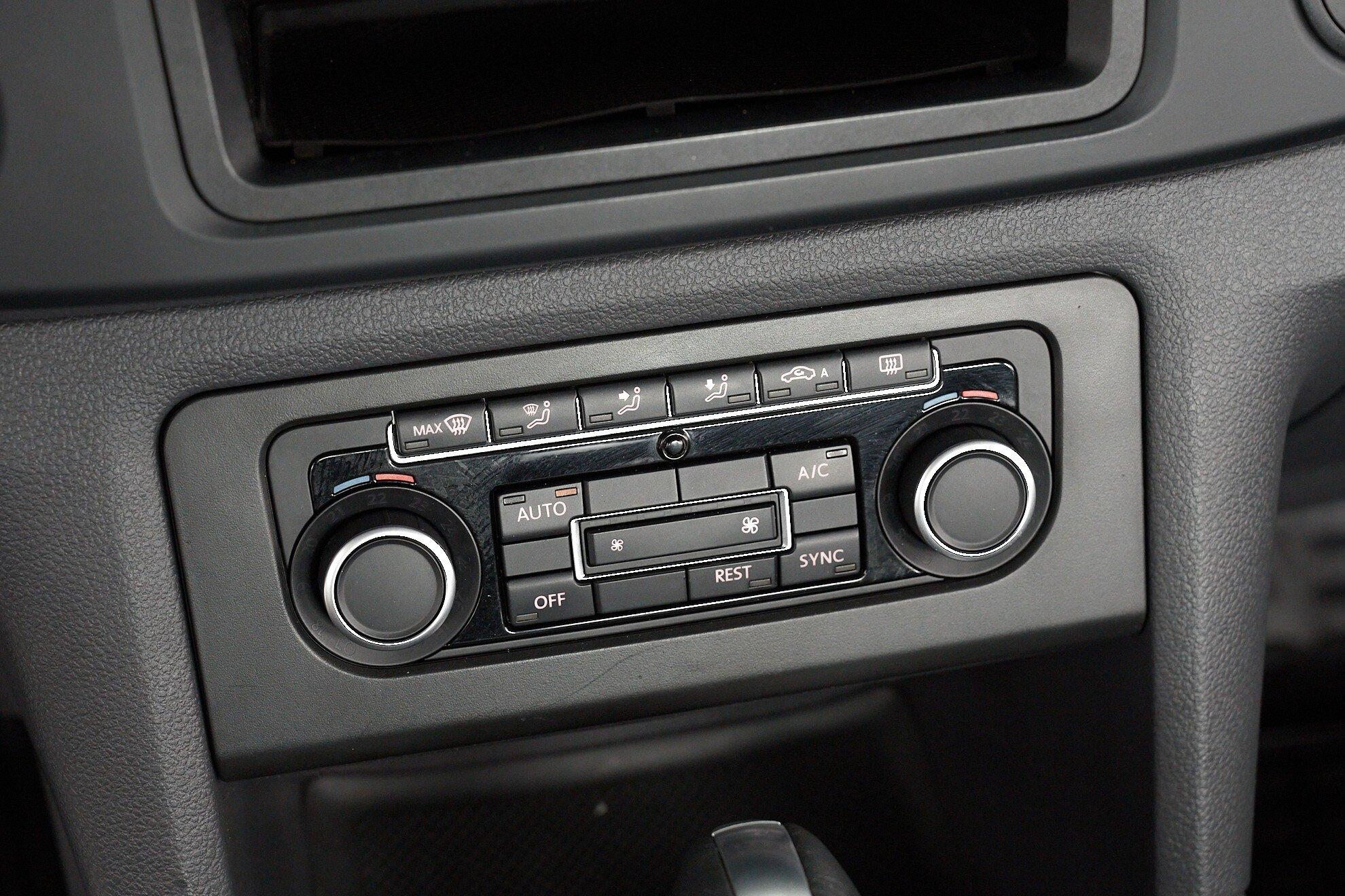 Volkswagen Amarok 2013, серебряный