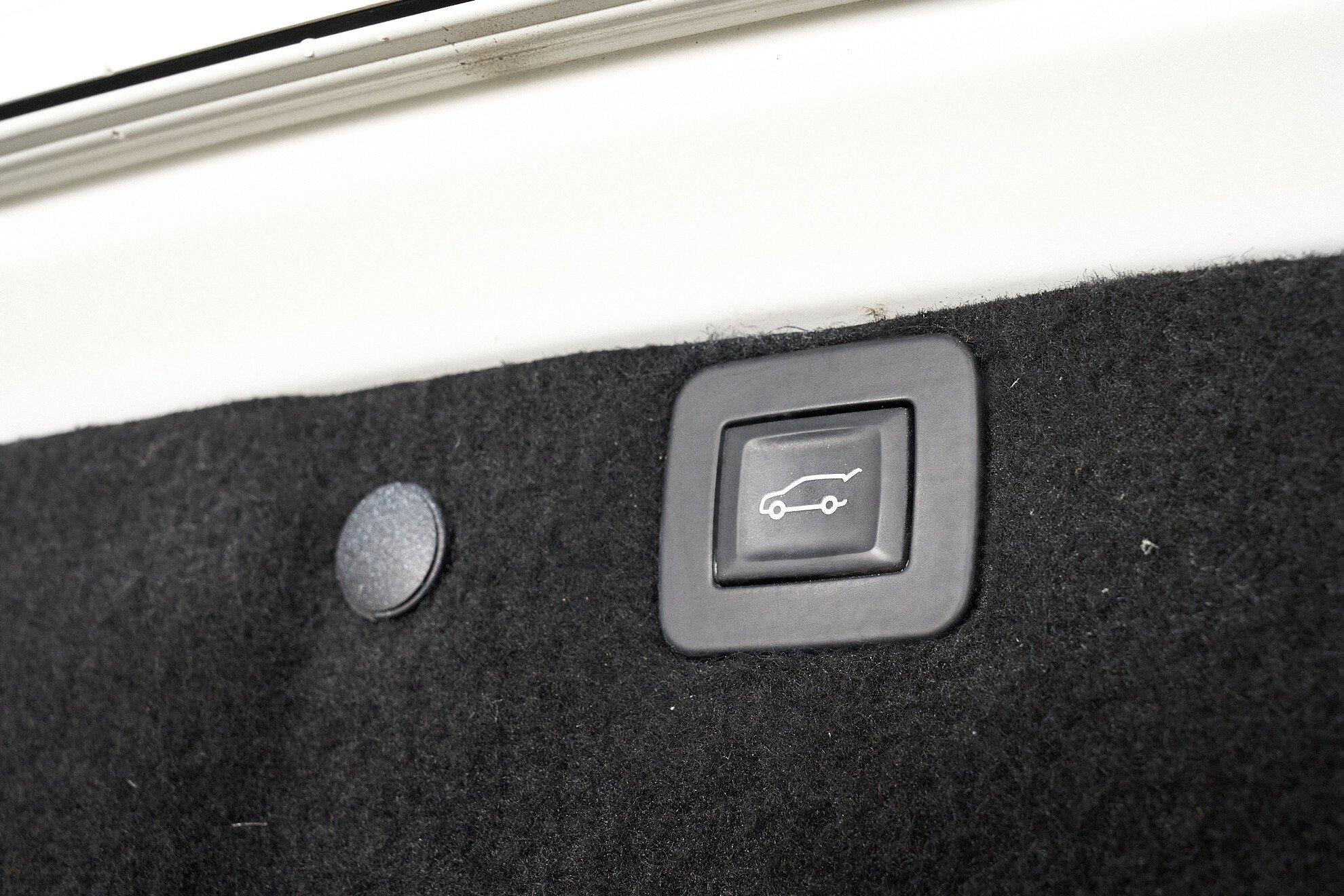Opel Insignia 2013, белый