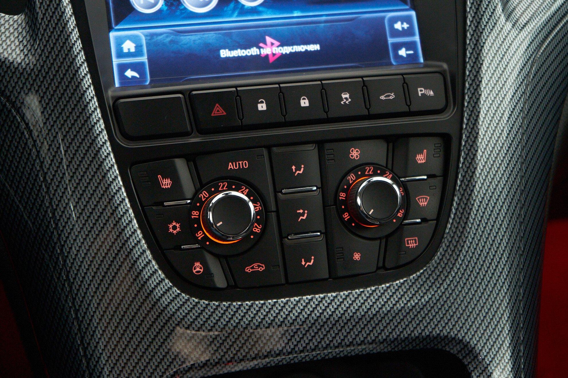 Opel Astra 2013, белый