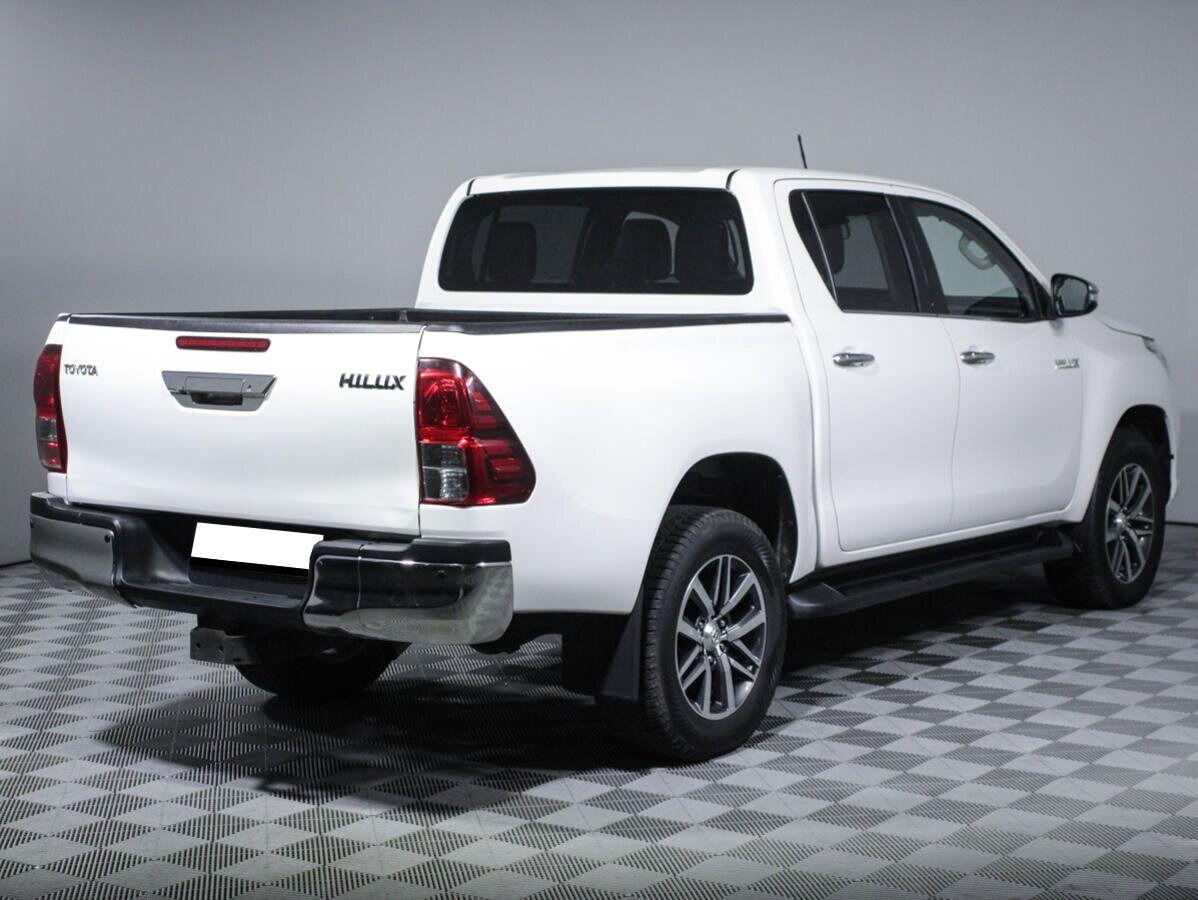 Toyota Hilux 2017, белый