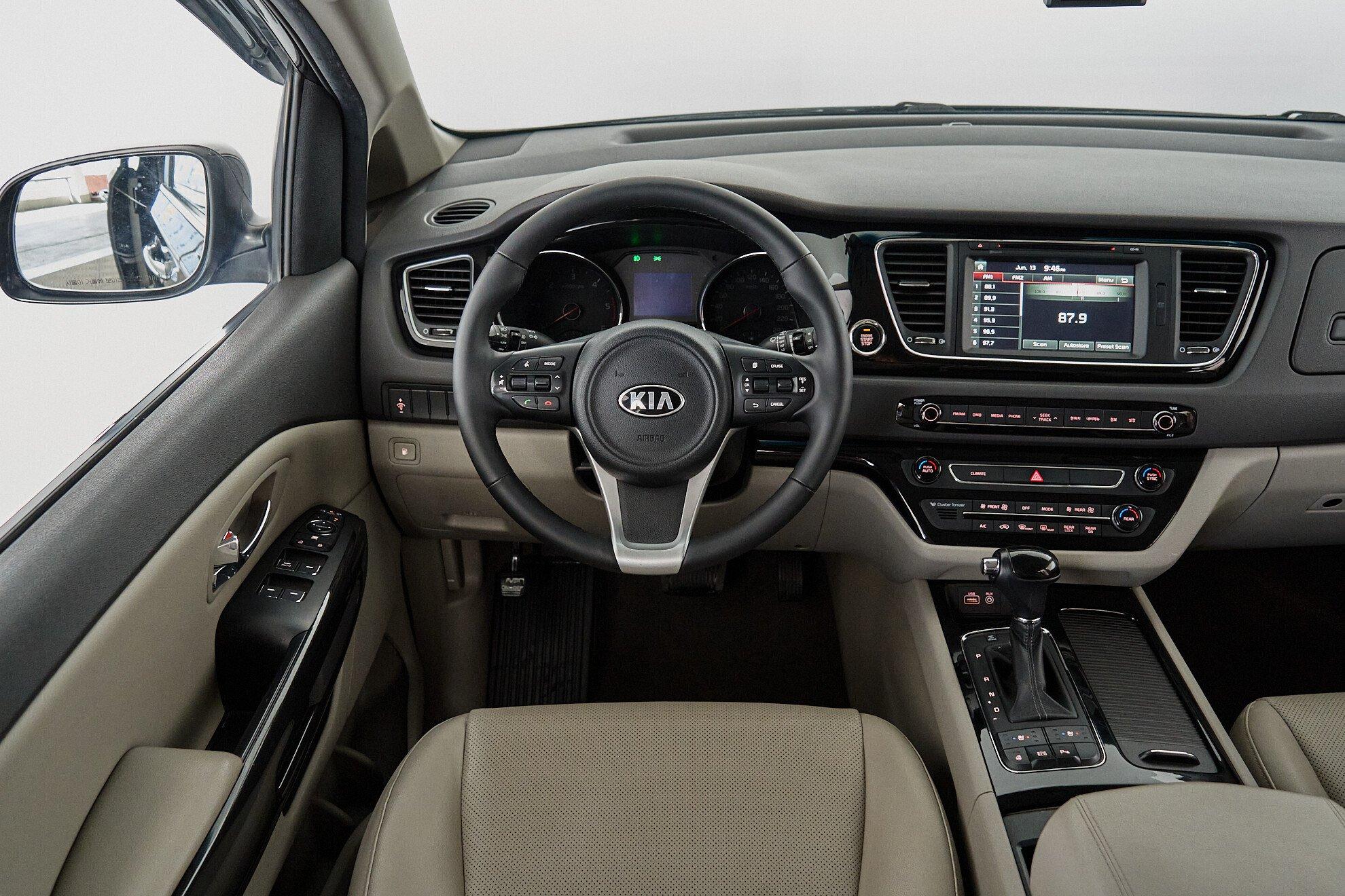 Kia Carnival 2016, черный