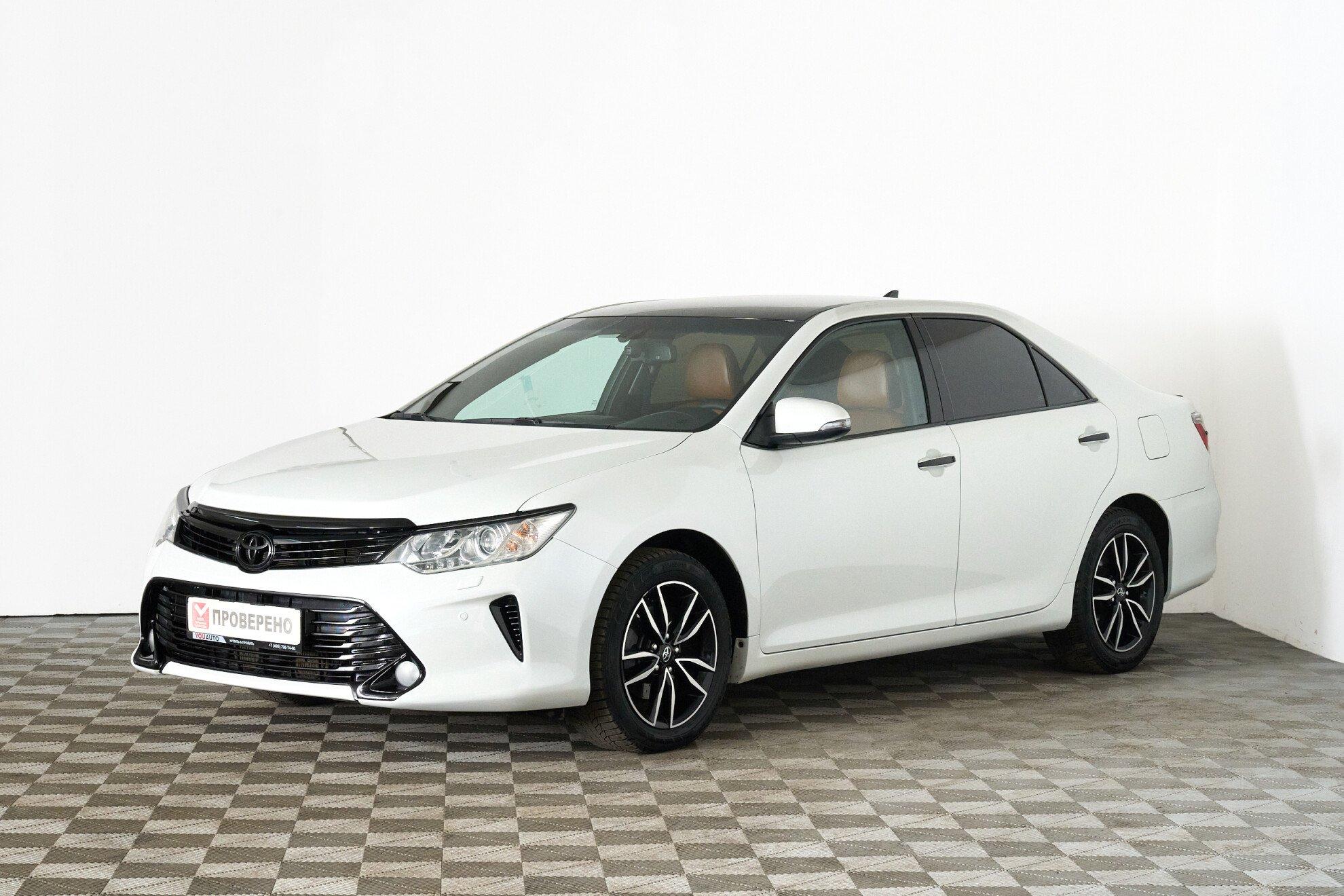 Toyota Camry 2017, белый