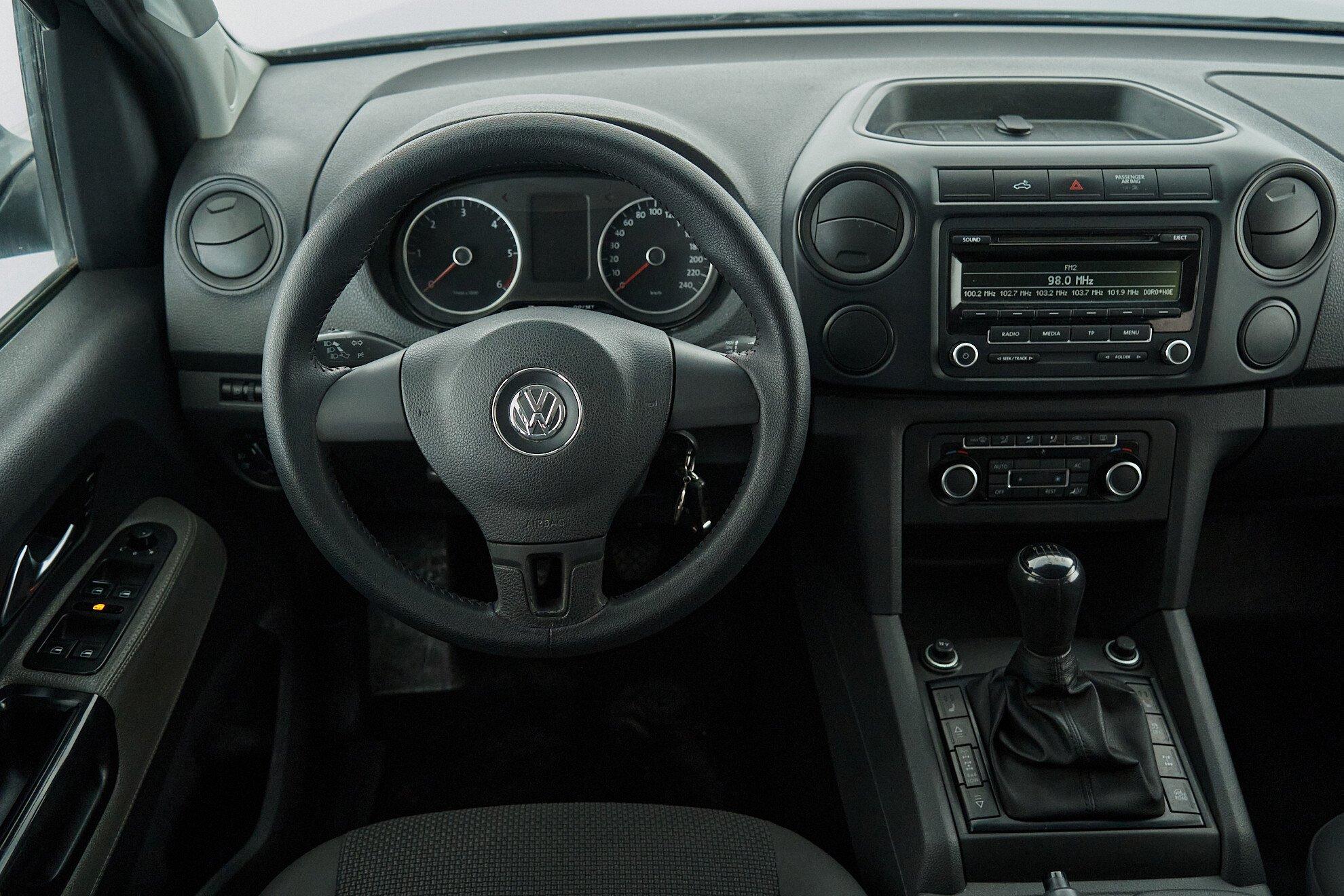 Volkswagen Amarok 2011, серый