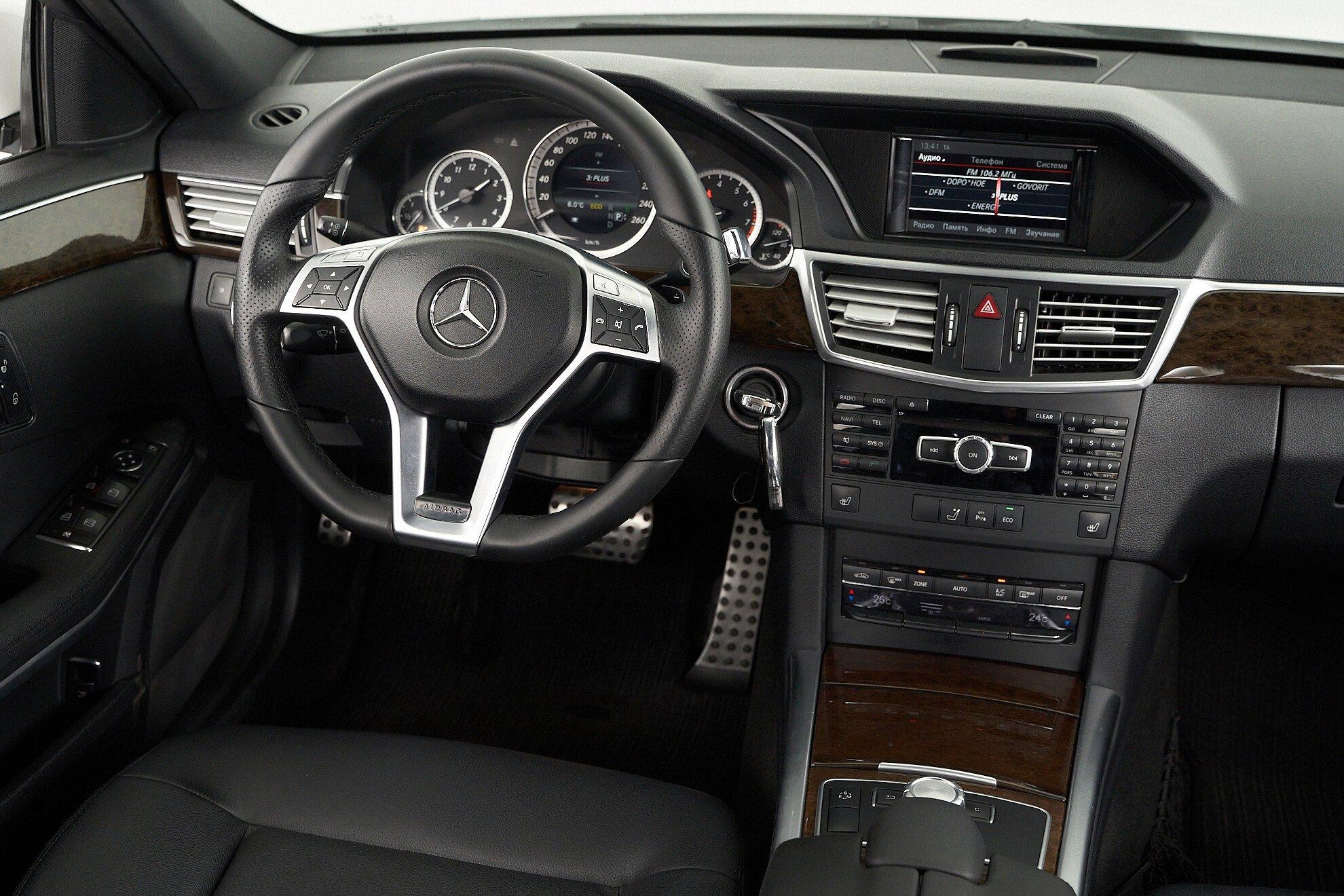 Mercedes-Benz E-Класс 2012, белый
