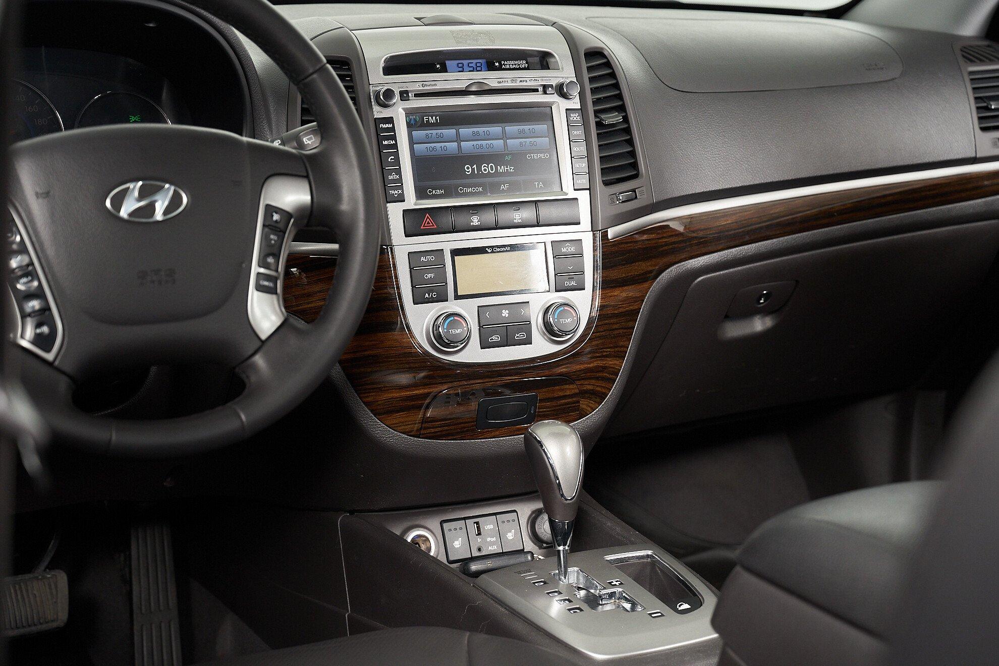 Hyundai Santa Fe 2011, серебряный