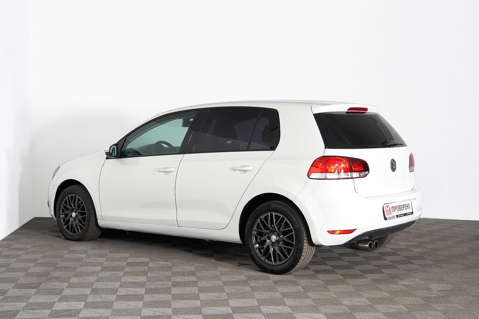 Volkswagen Golf 2012, белый