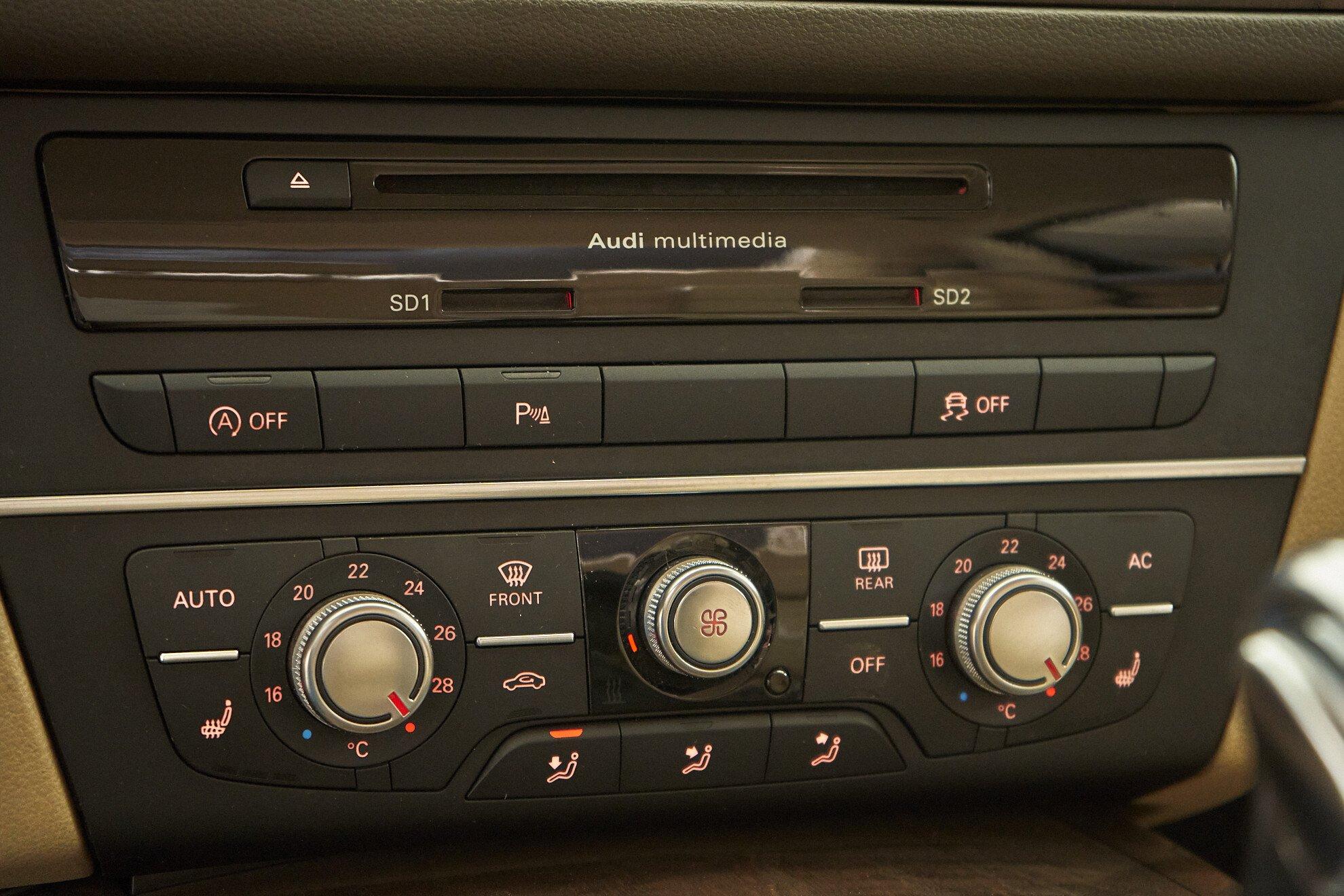 Audi A6 2012, черный