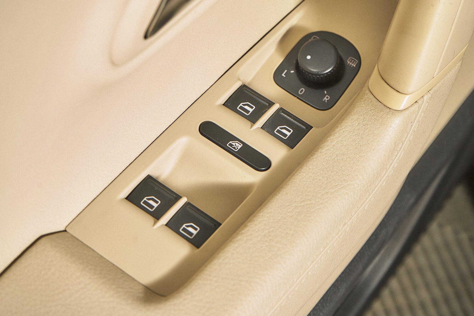 Volkswagen Passat CC 2011, серый