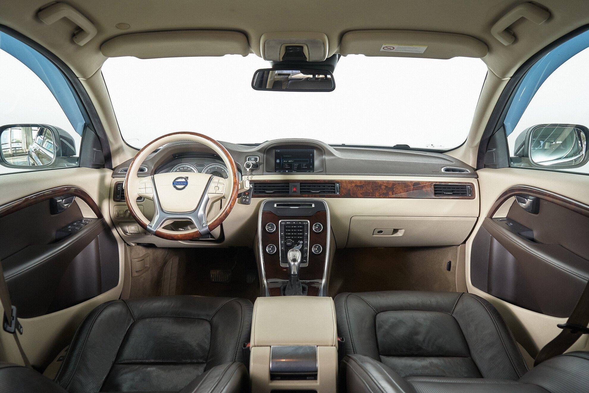 Volvo XC70 2012, черный