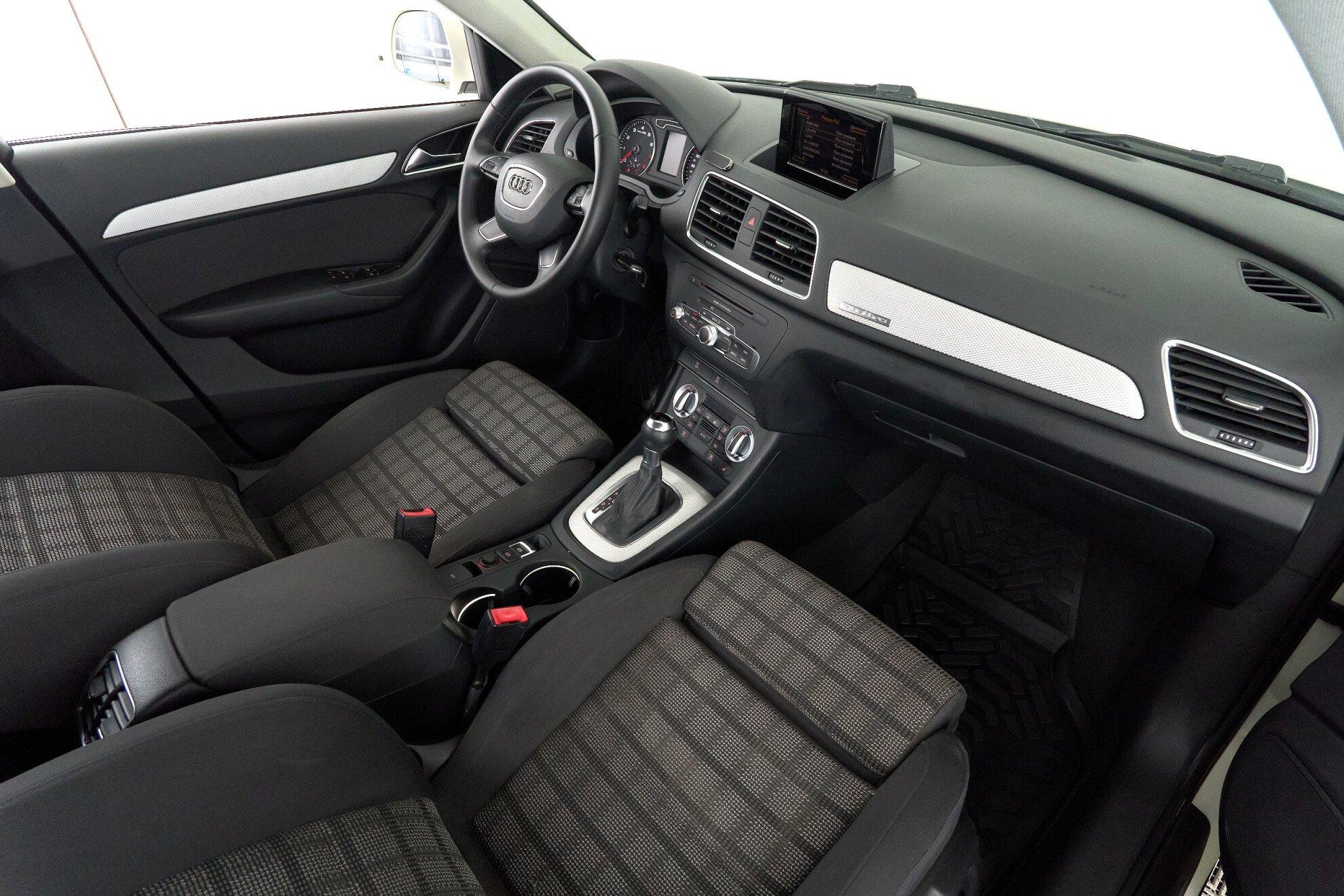 Audi Q3 2012, белый