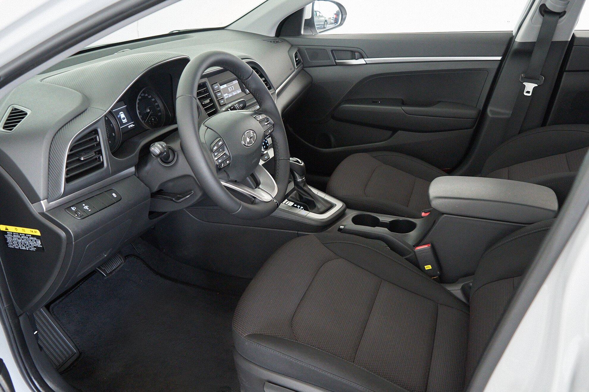 Hyundai Avante 2019, белый