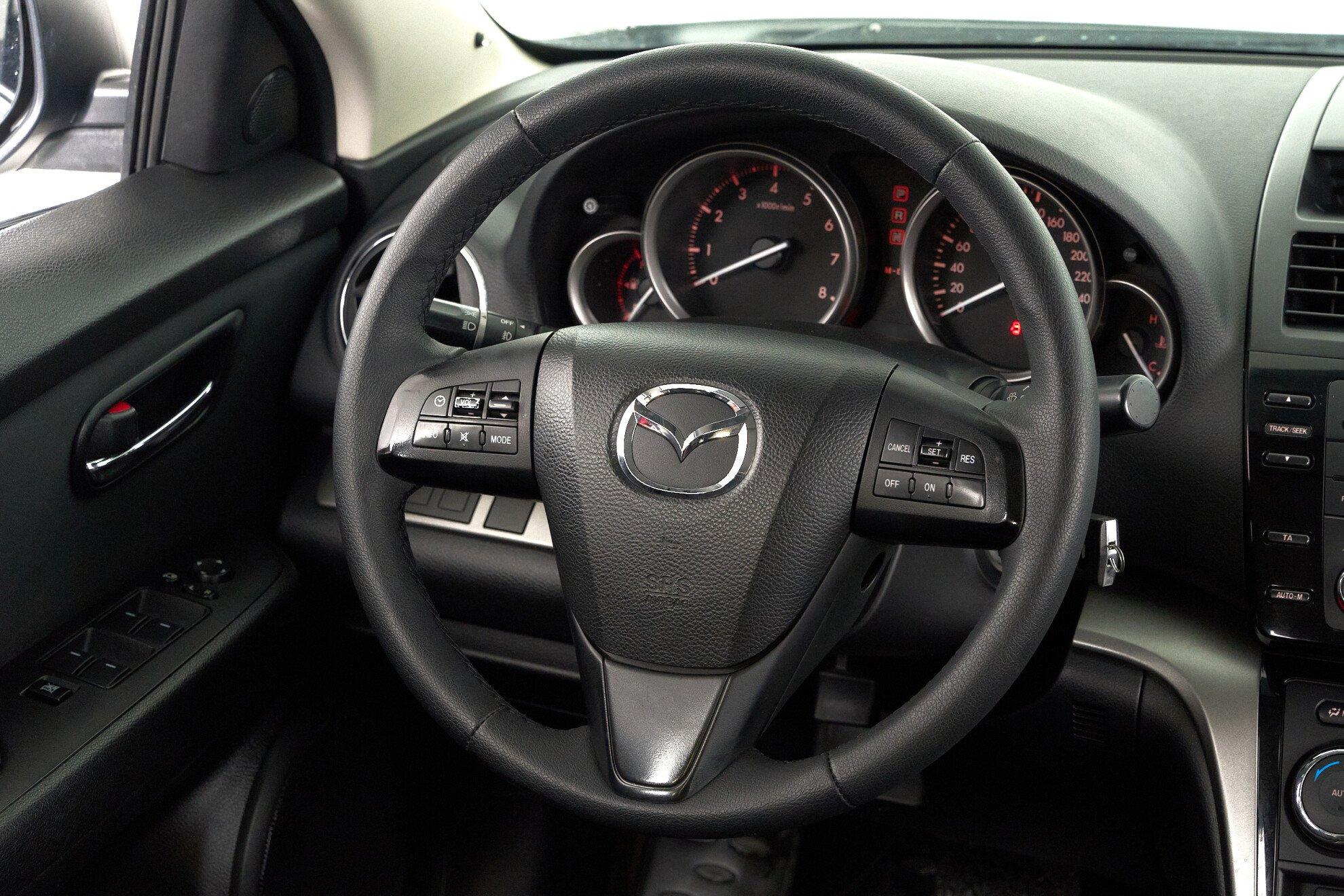 Mazda 6 2011, белый